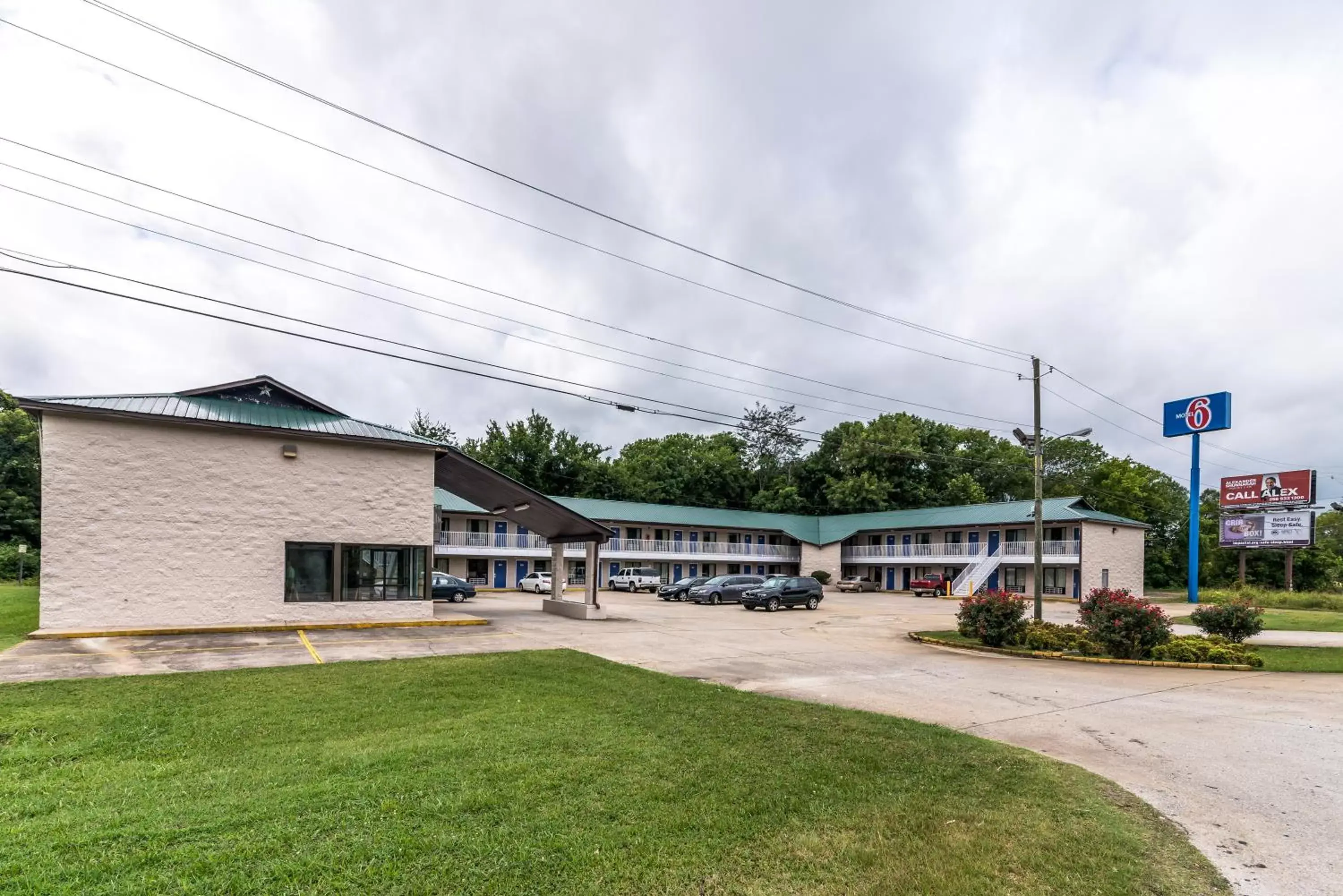 Facade/entrance, Property Building in Motel 6-Attalla, AL