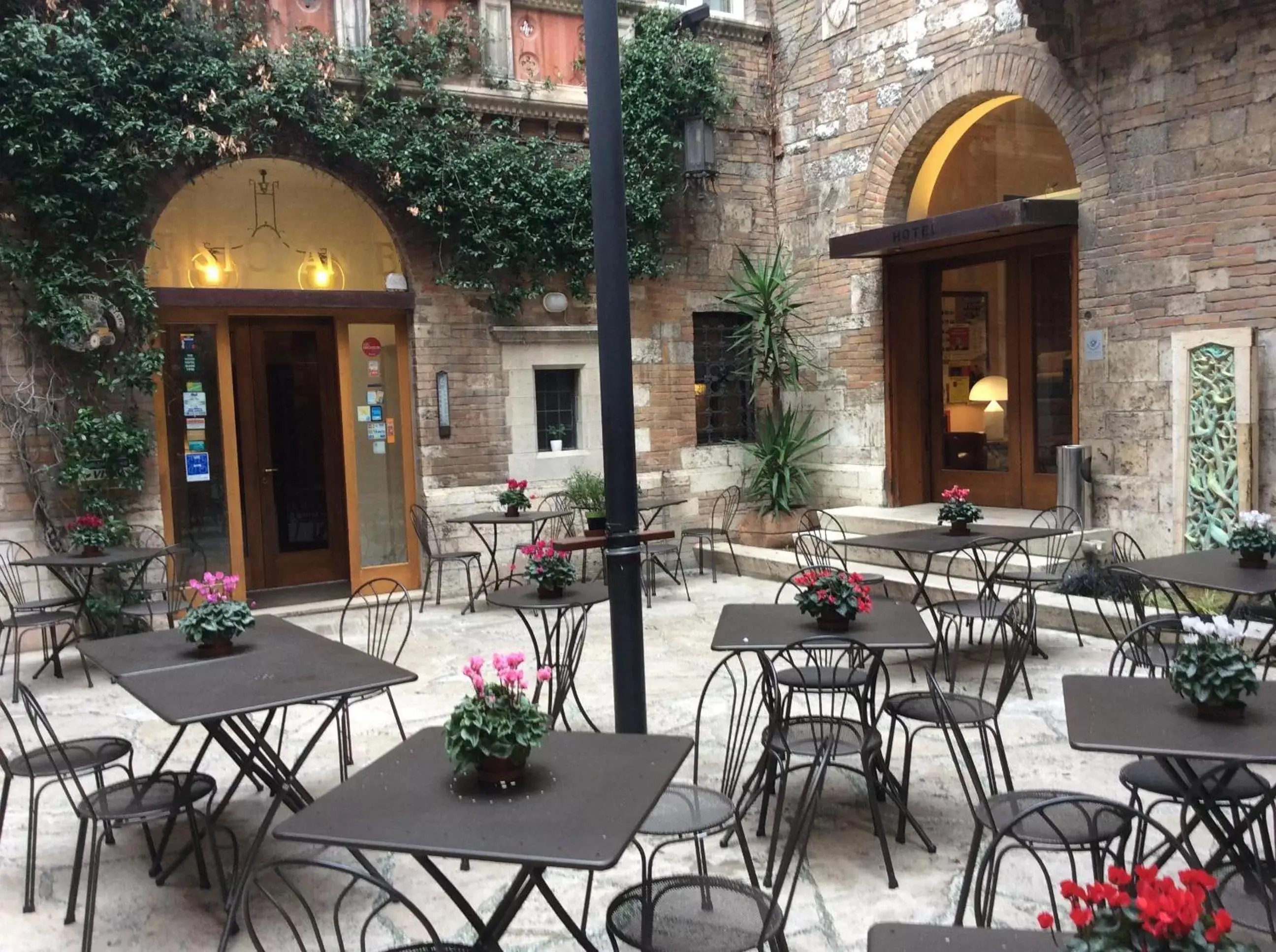 Patio, Restaurant/Places to Eat in Hotel La Rosetta