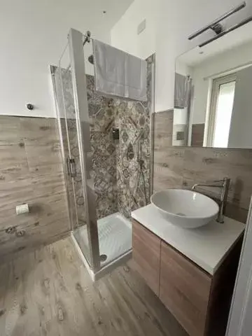 Shower, Bathroom in Aqua B&B - Rooms and Apartments