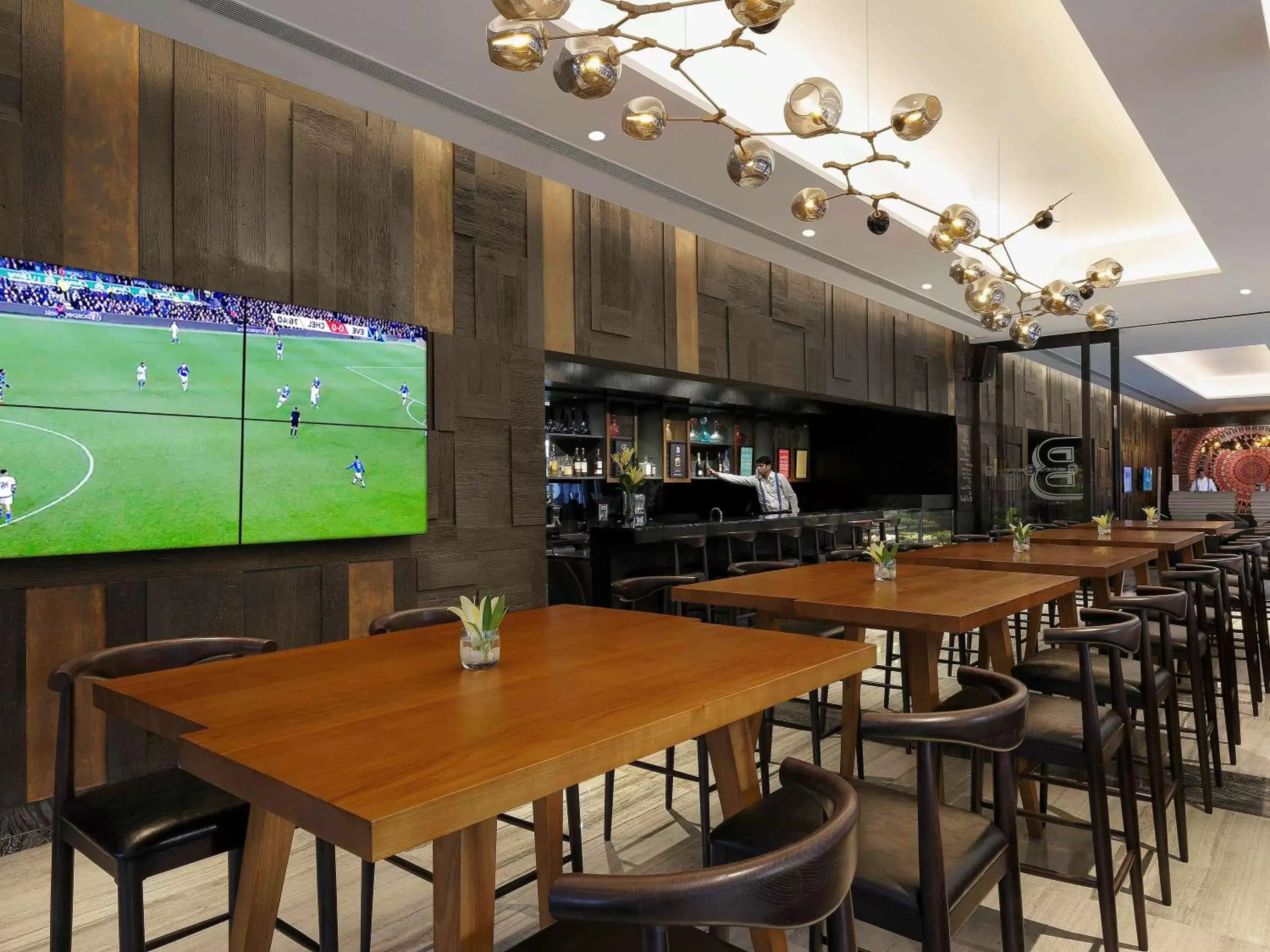 Lounge or bar, Restaurant/Places to Eat in Novotel Chennai Chamiers Road