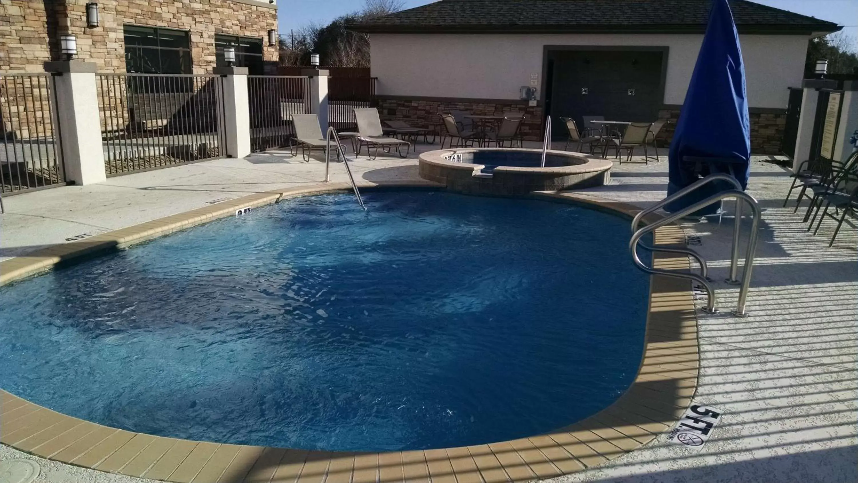 On site, Swimming Pool in Best Western Plus Flatonia Inn