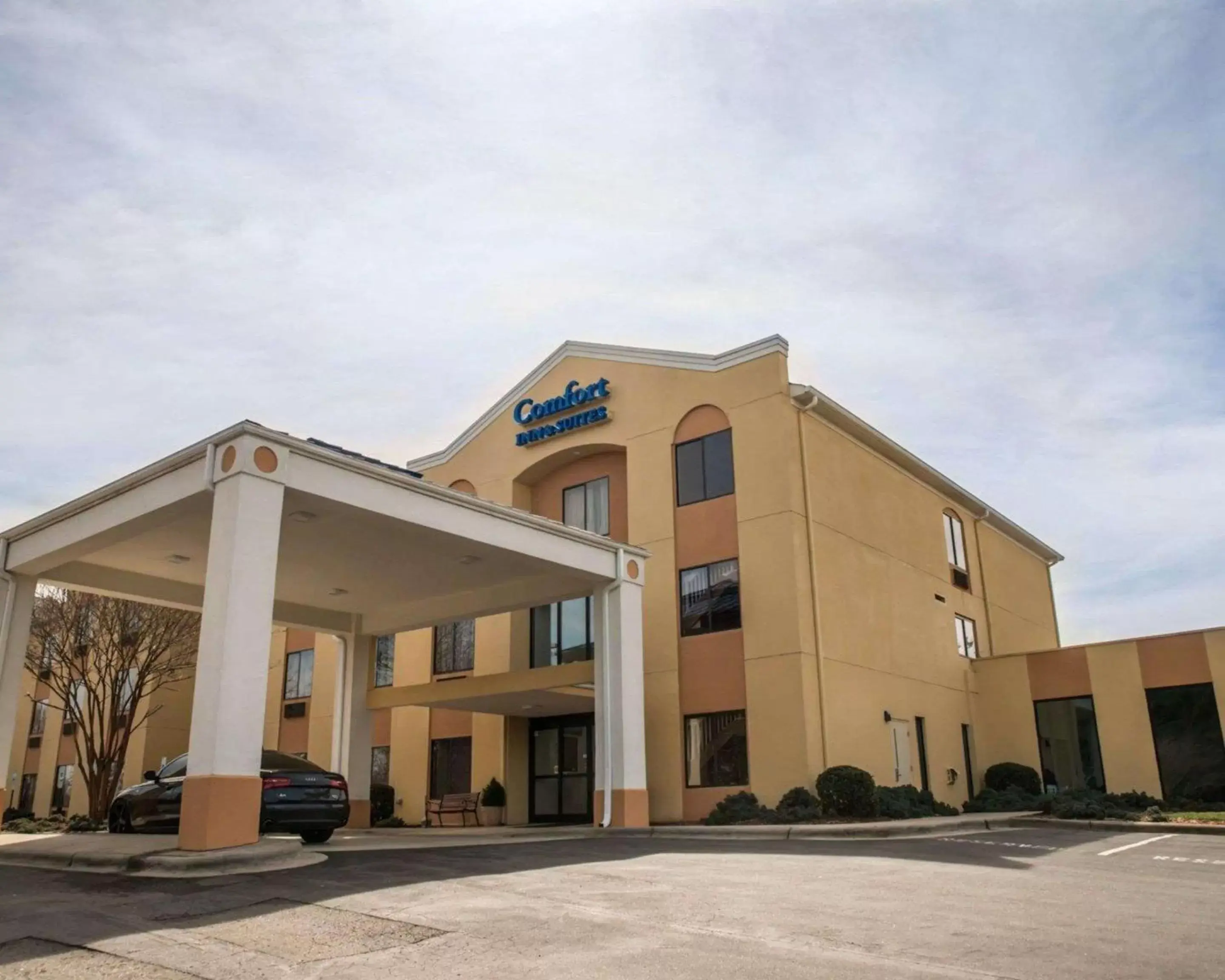 Property Building in Comfort Inn & Suites