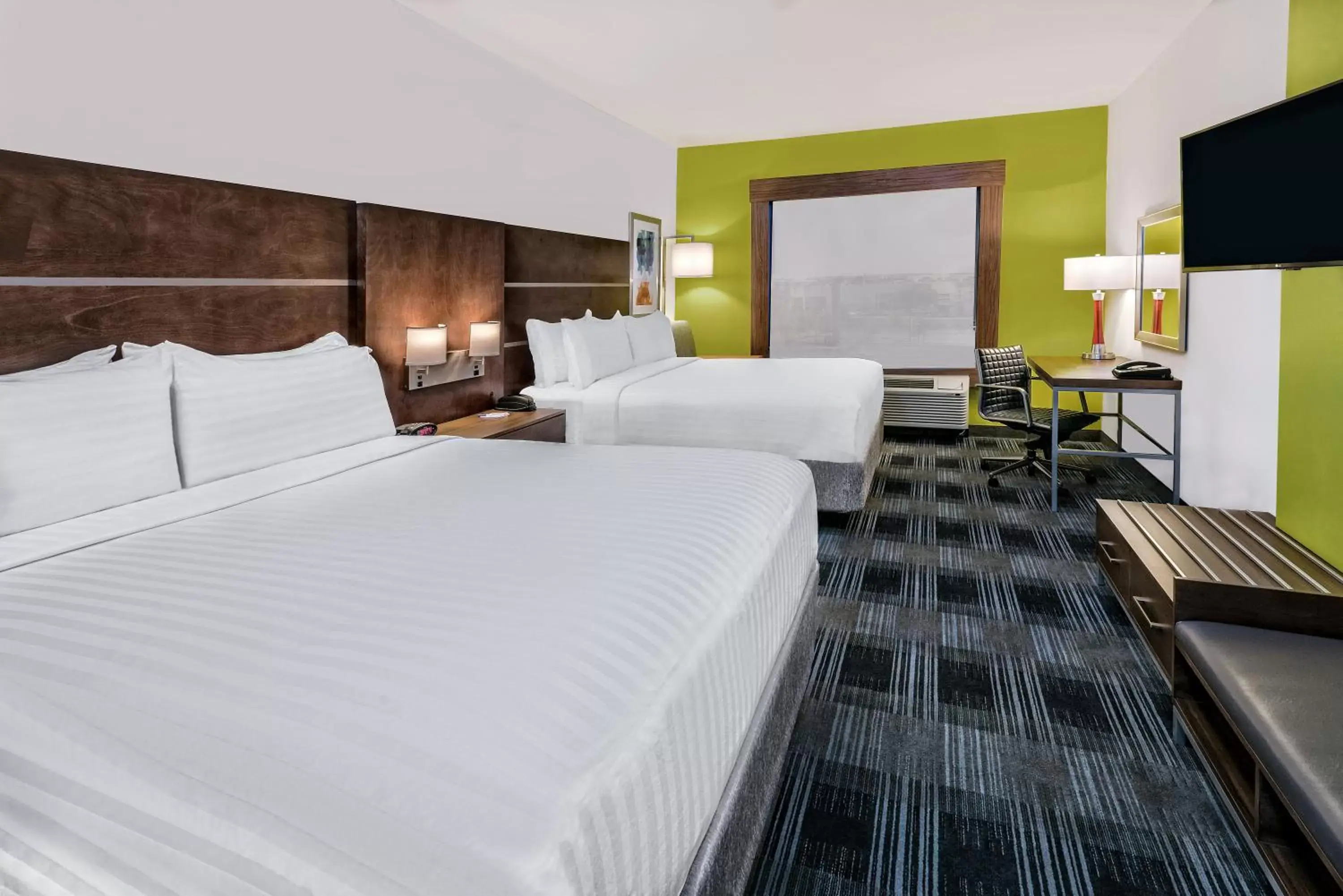 Standard Queen Room with Two Queen Beds and Mobility Accessible Tub in Holiday Inn Express & Suites Round Rock Austin North, an IHG Hotel Standard Queen Room with Two Queen Beds and Mobility Accessible Tub in Holiday Inn Express & Suites Round Rock Austin North, an IHG Hotel