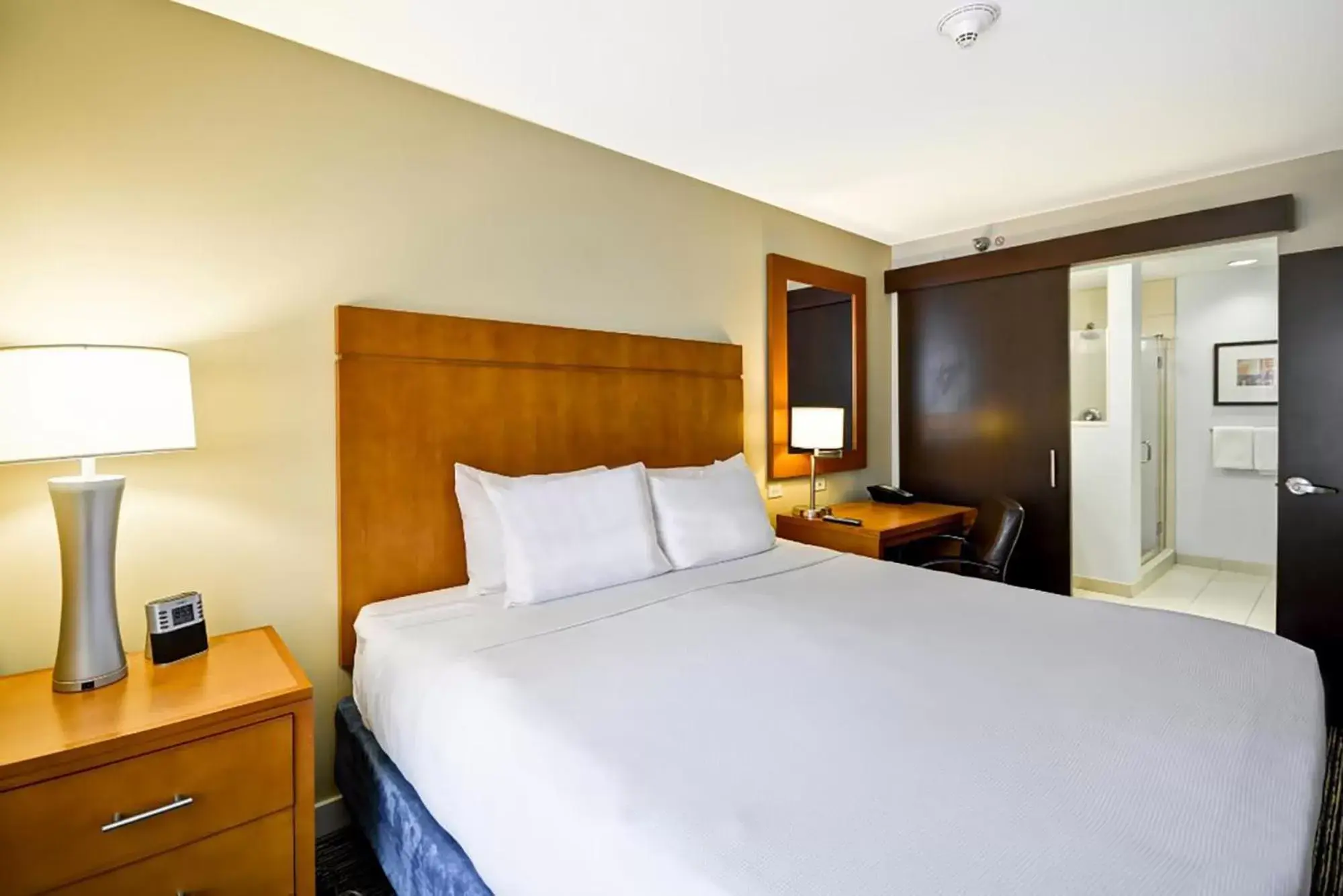 Bedroom, Bed in Hyatt House Naperville/Warrenville