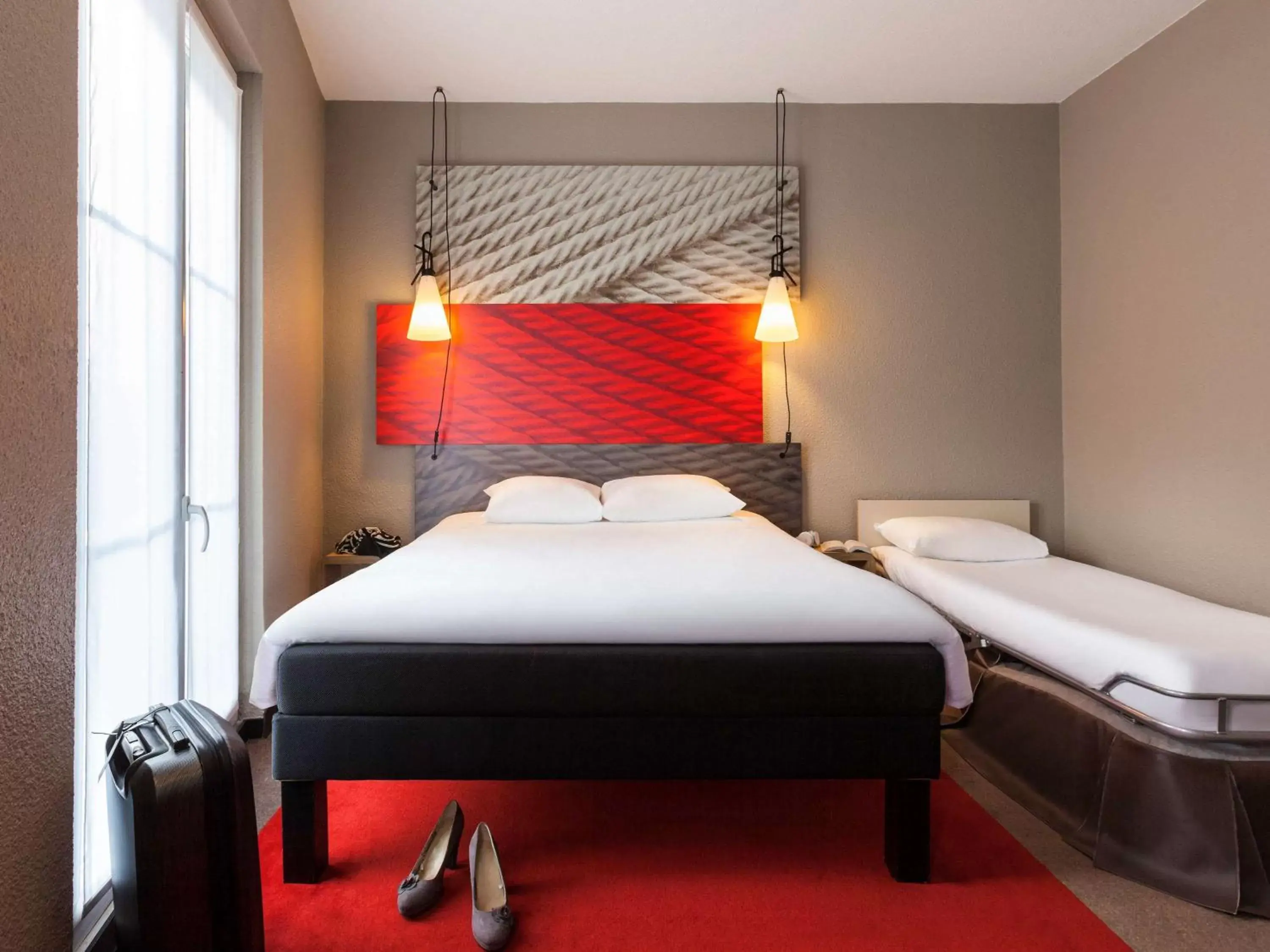 Photo of the whole room, Bed in ibis Paris Rueil Malmaison