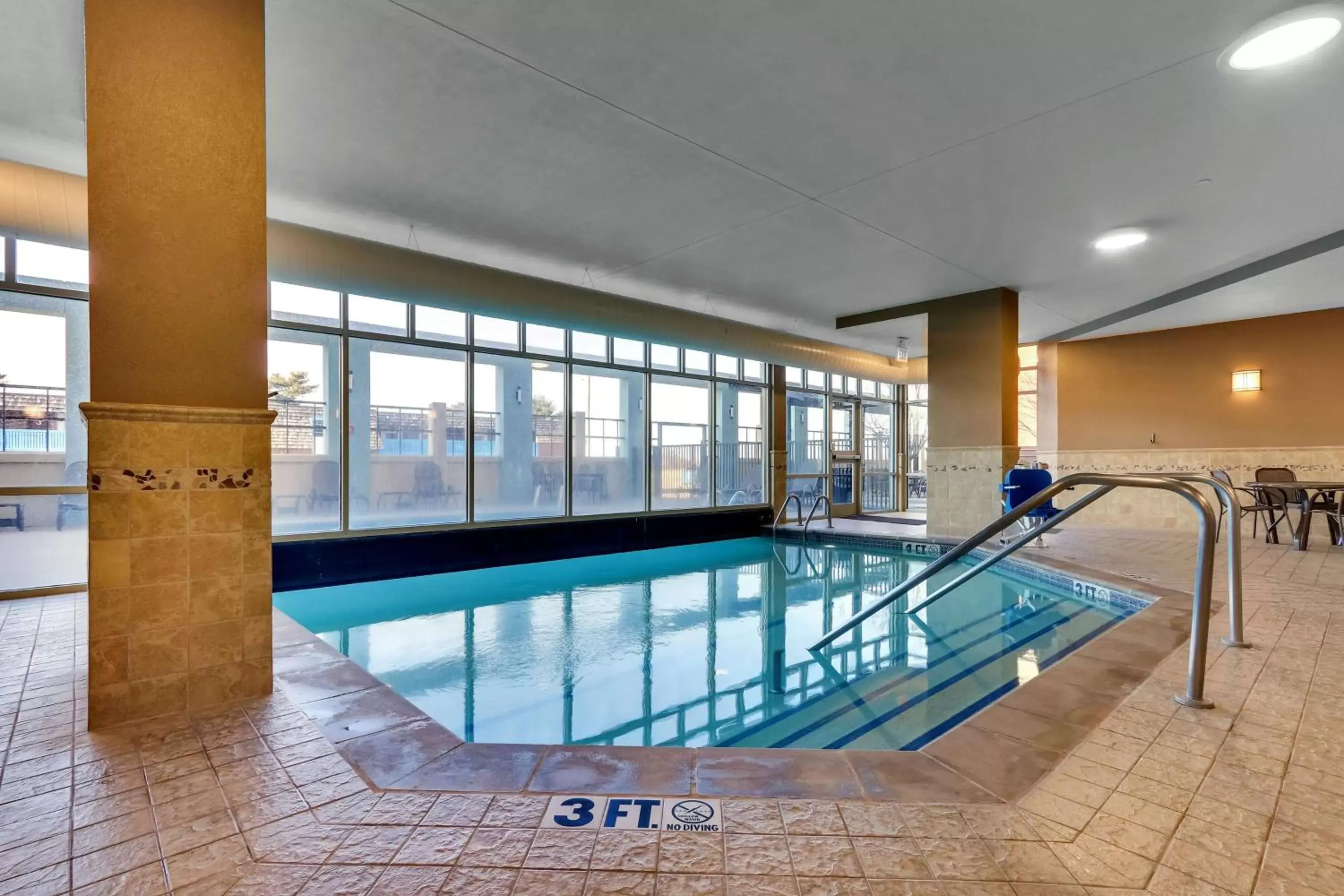 Pool view, Swimming Pool in Drury Inn & Suites Sikeston