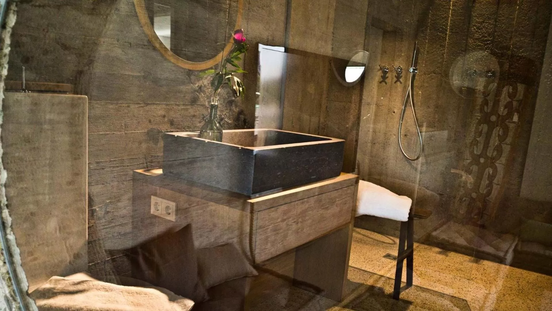 Shower in Speicher7 Hotel