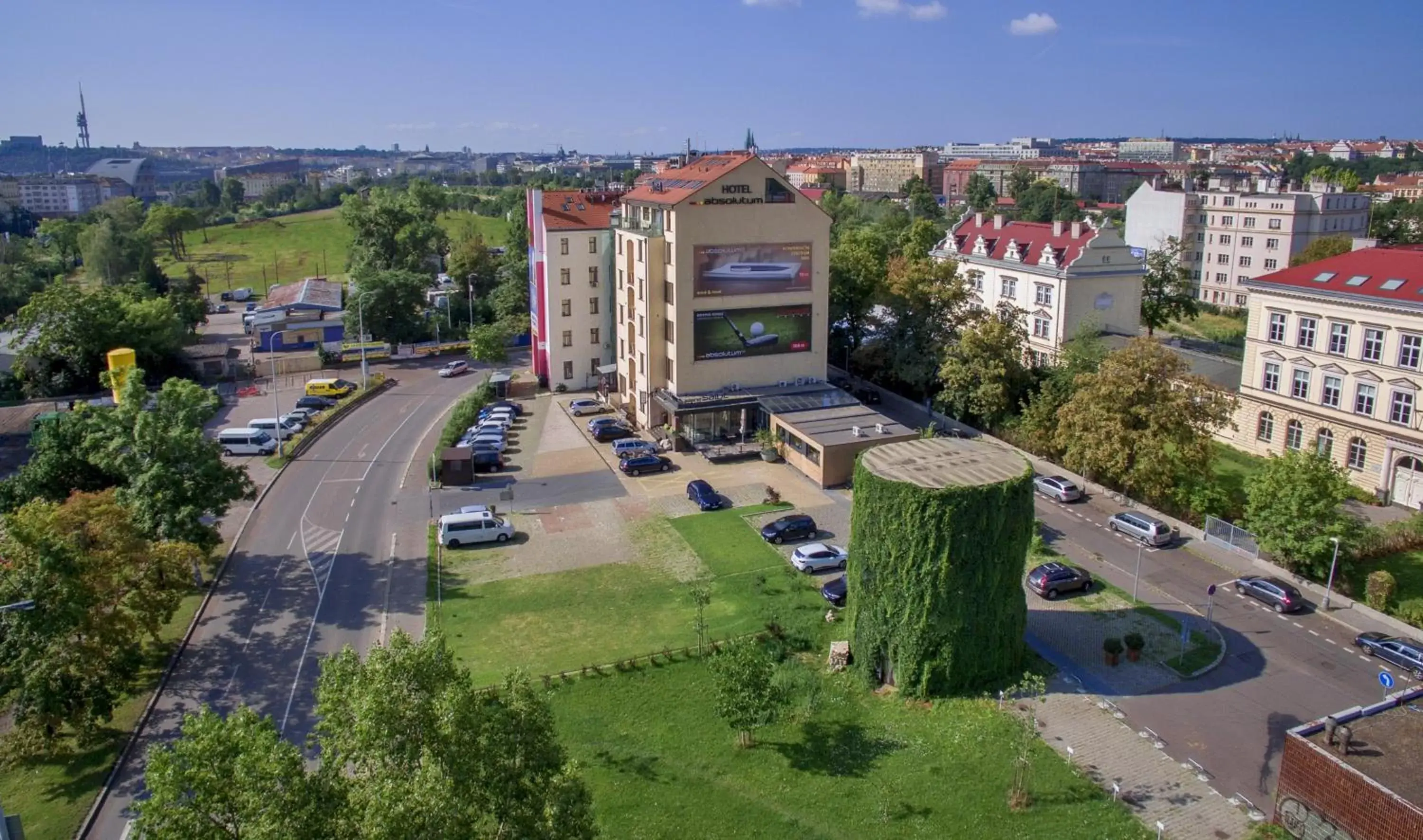 Facade/entrance, Bird's-eye View in Absolutum Wellness Hotel