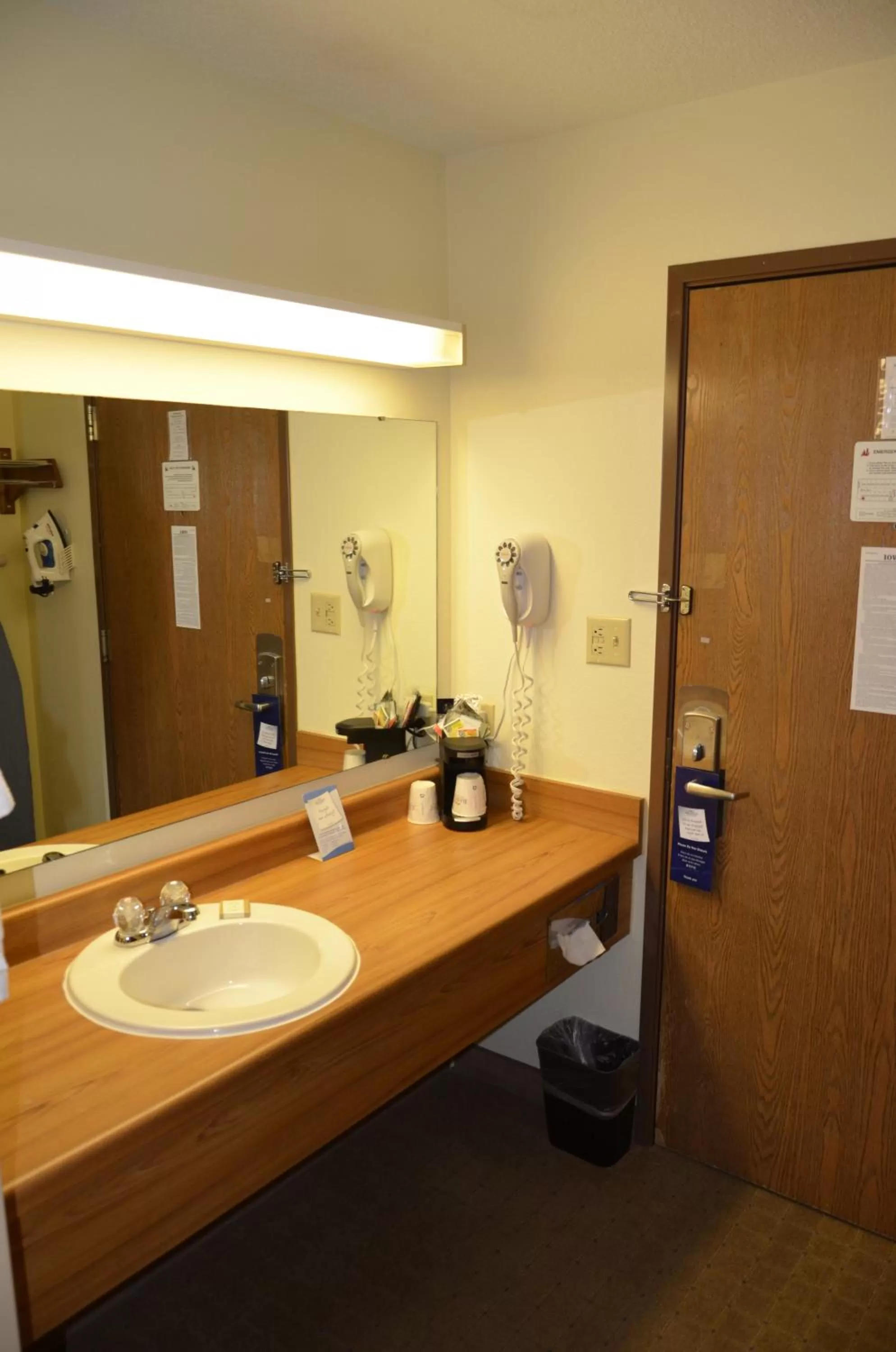 One-Bedroom King Suite, Non-Smoking in Baymont by Wyndham Davenport