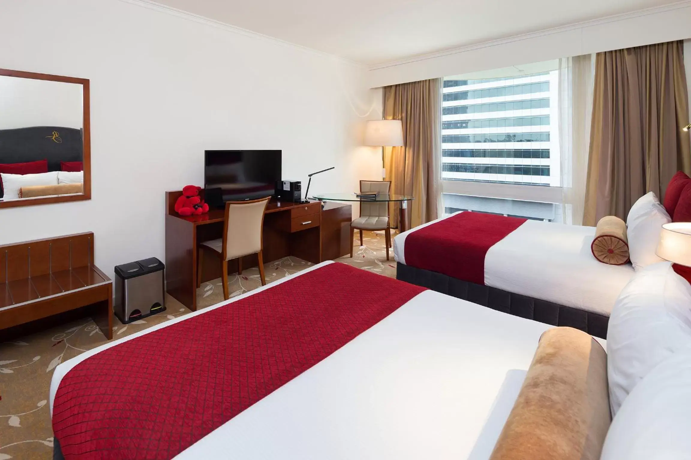 Deluxe Twin Room with City View in Royal On The Park