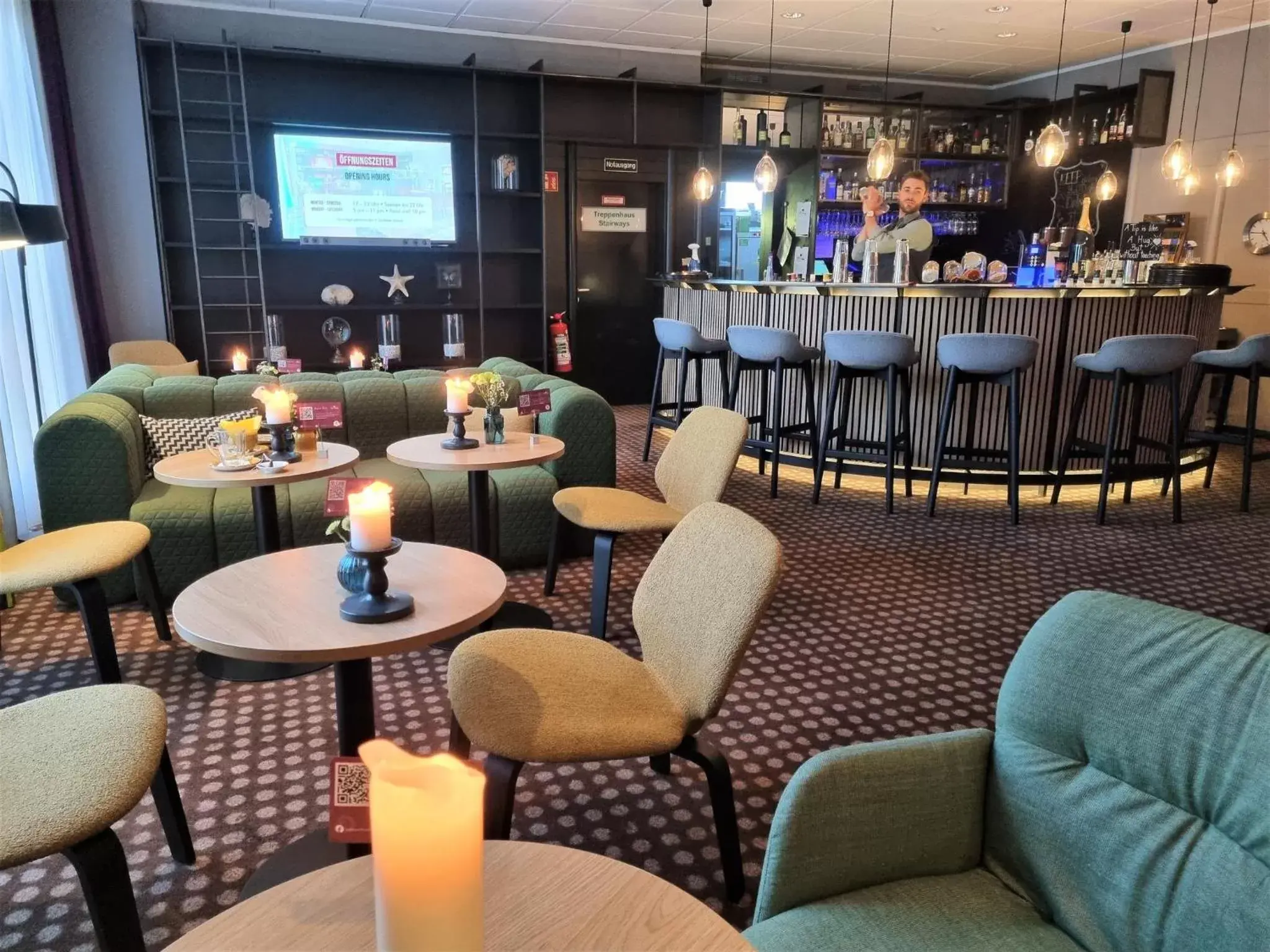 Lounge or bar, Lounge/Bar in Holiday Inn Lübeck, an IHG Hotel