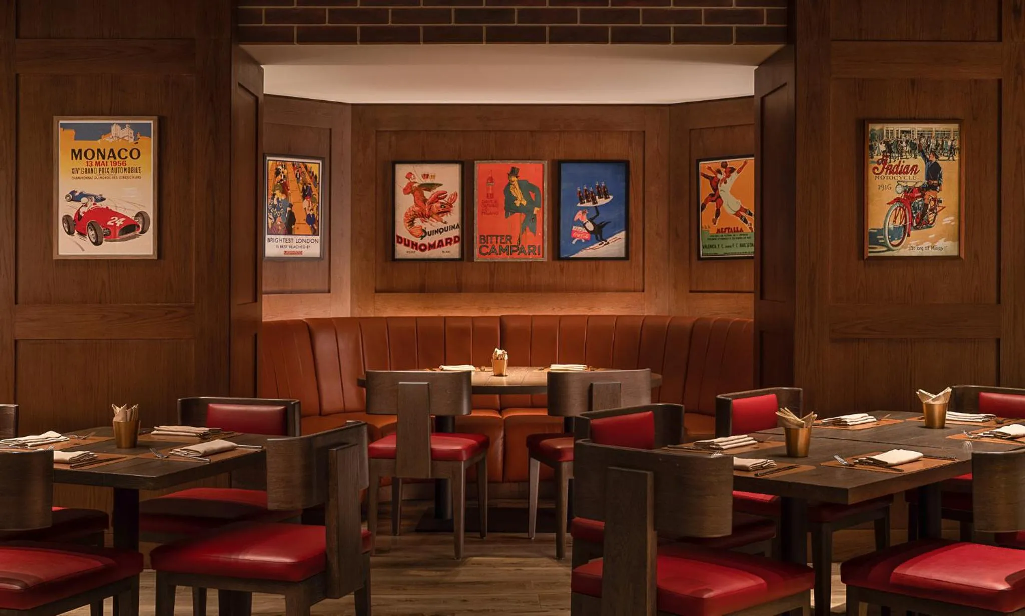 Lounge or bar in Crowne Plaza Muscat by IHG