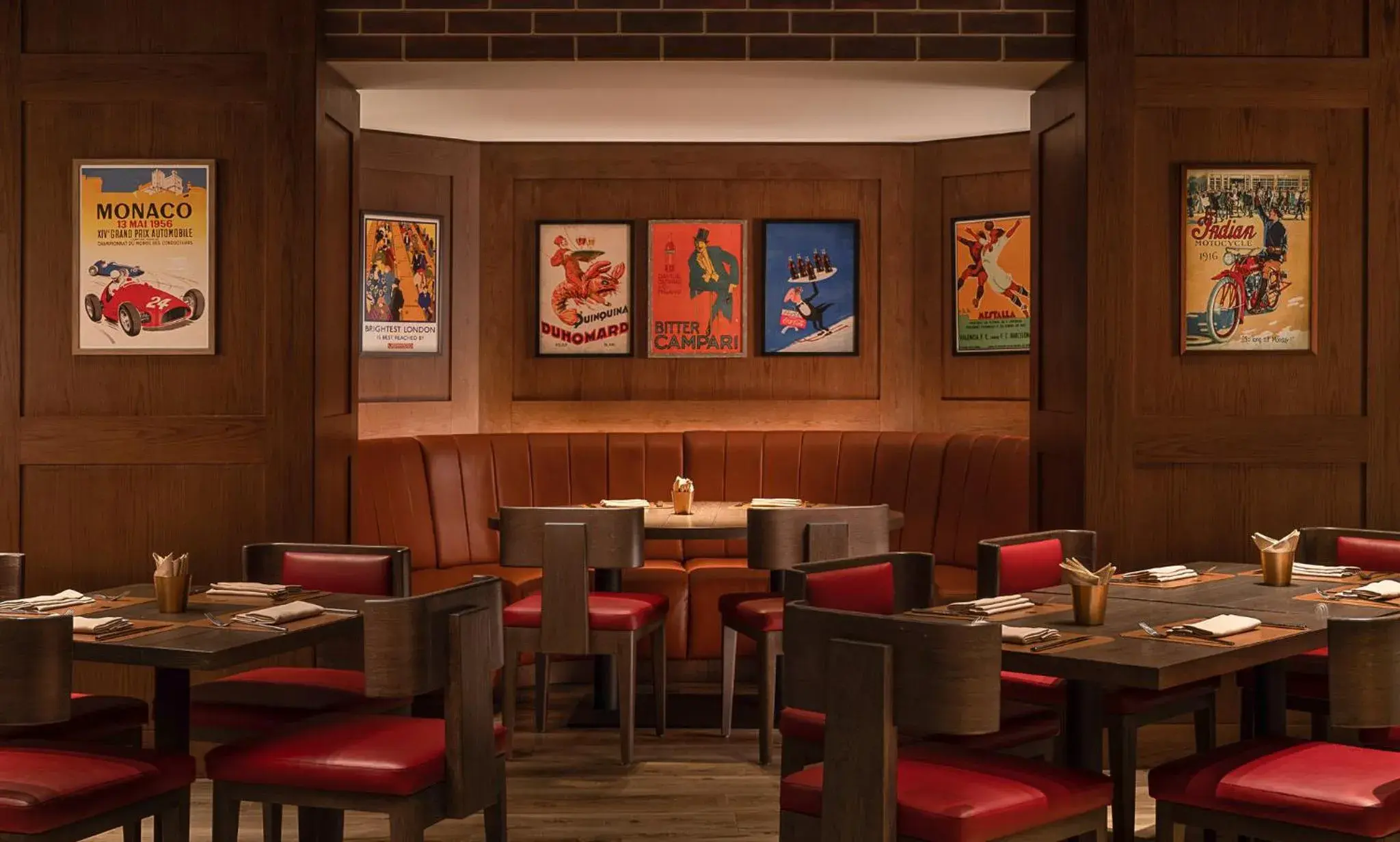 Lounge or bar in Crowne Plaza Muscat by IHG Lounge or bar in Crowne Plaza Muscat by IHG