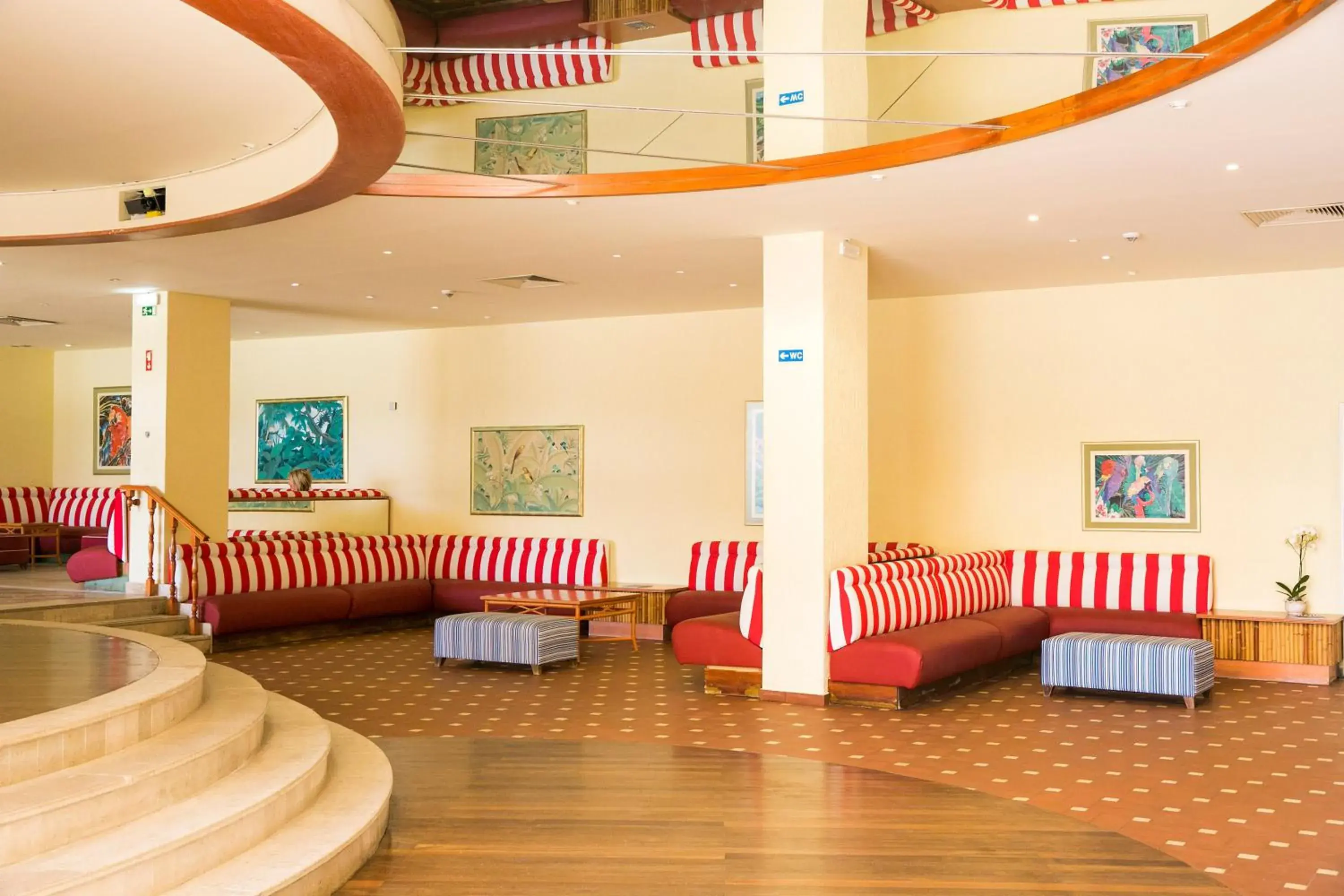 Lounge or bar in Pestana Delfim Beach & Golf Hotel