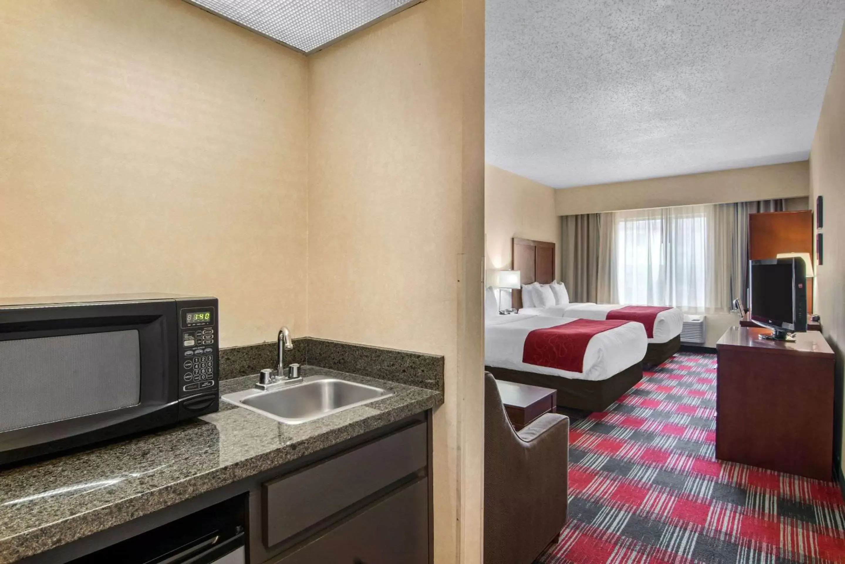 Photo of the whole room in Comfort Suites Near Vancouver Mall