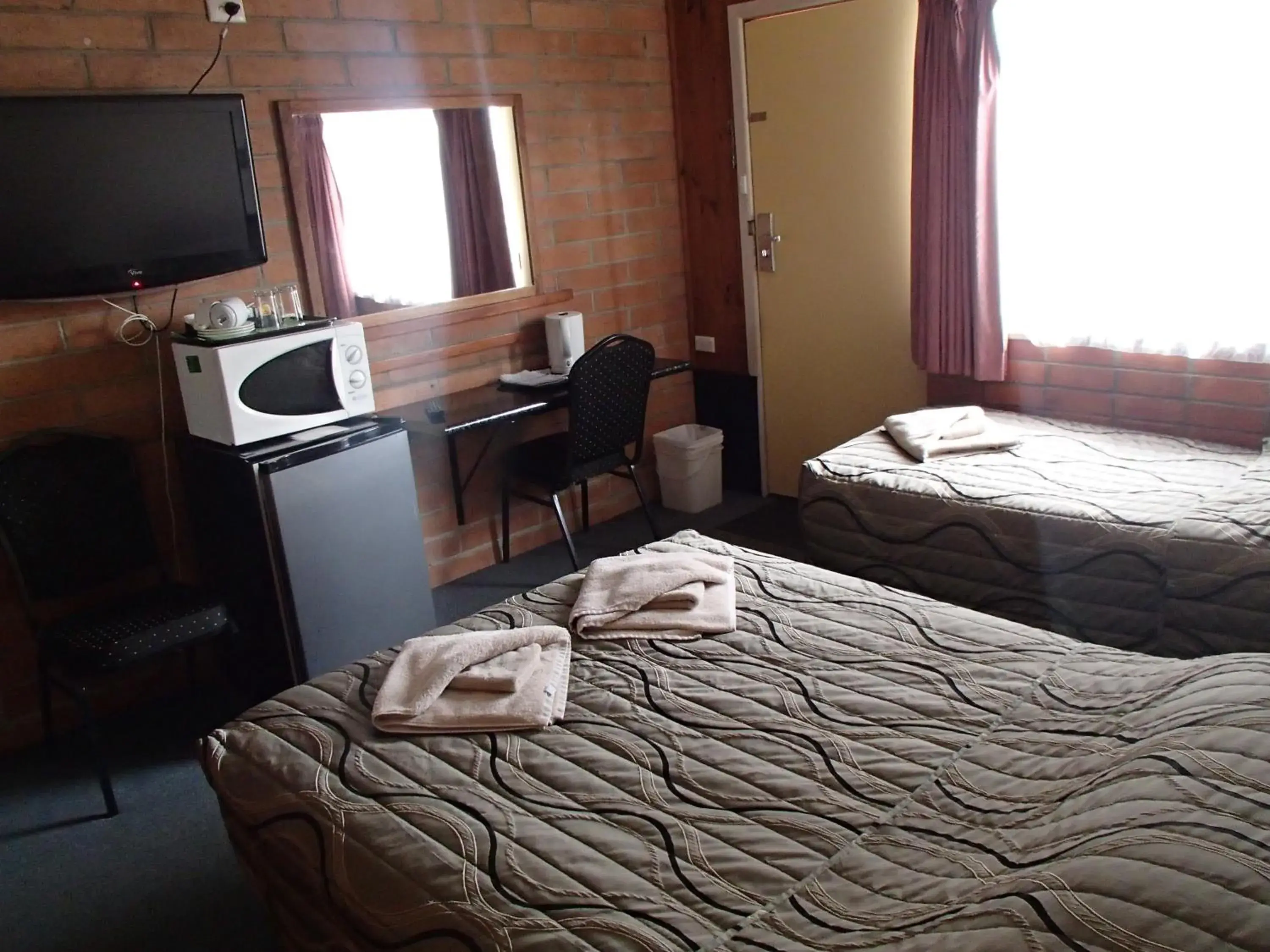 Photo of the whole room, Room Photo in Nhill Oasis Motel