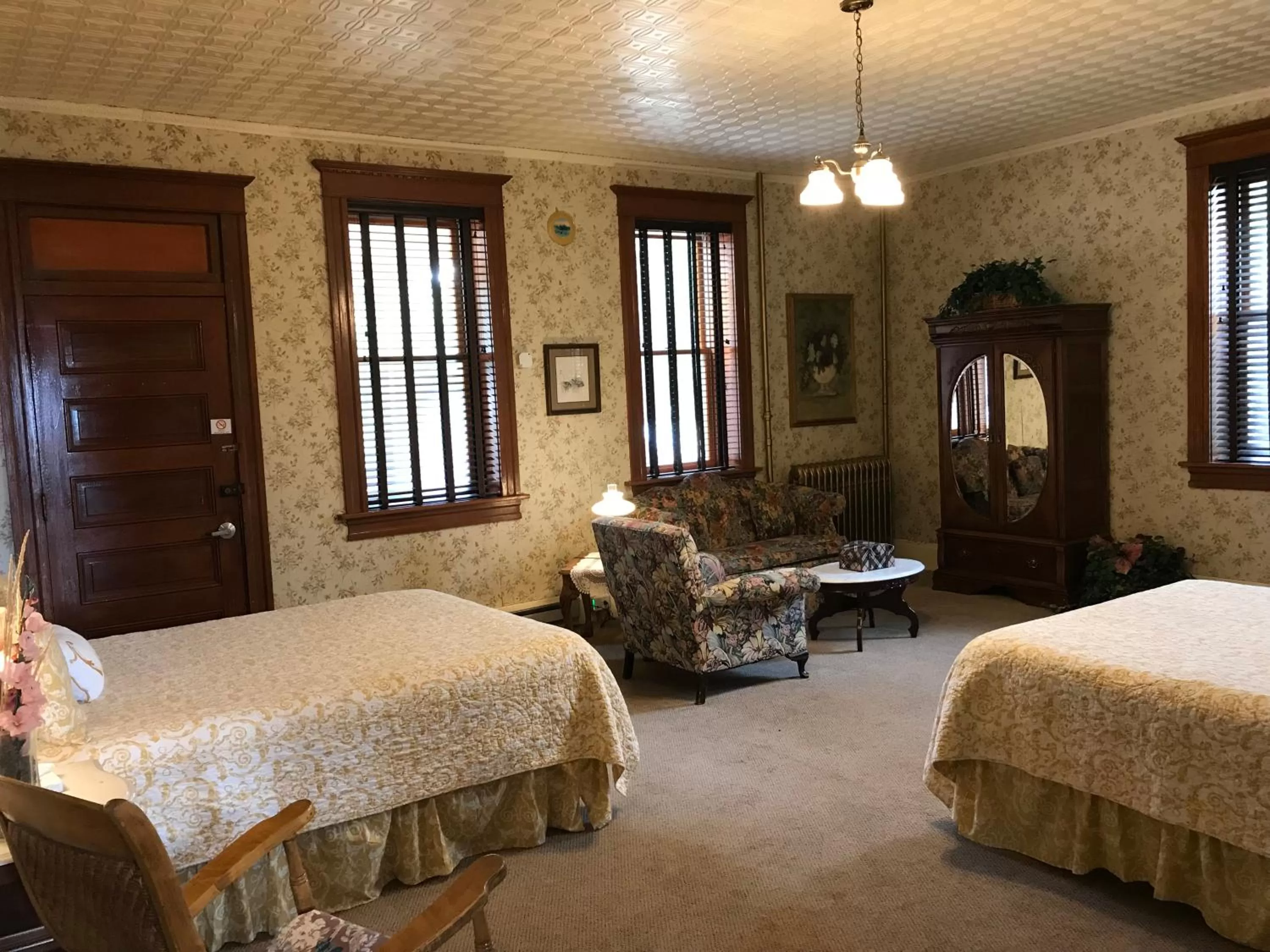 Outpatients, 2 Queen Beds (First Floor) in Cripple Creek Hospitality House