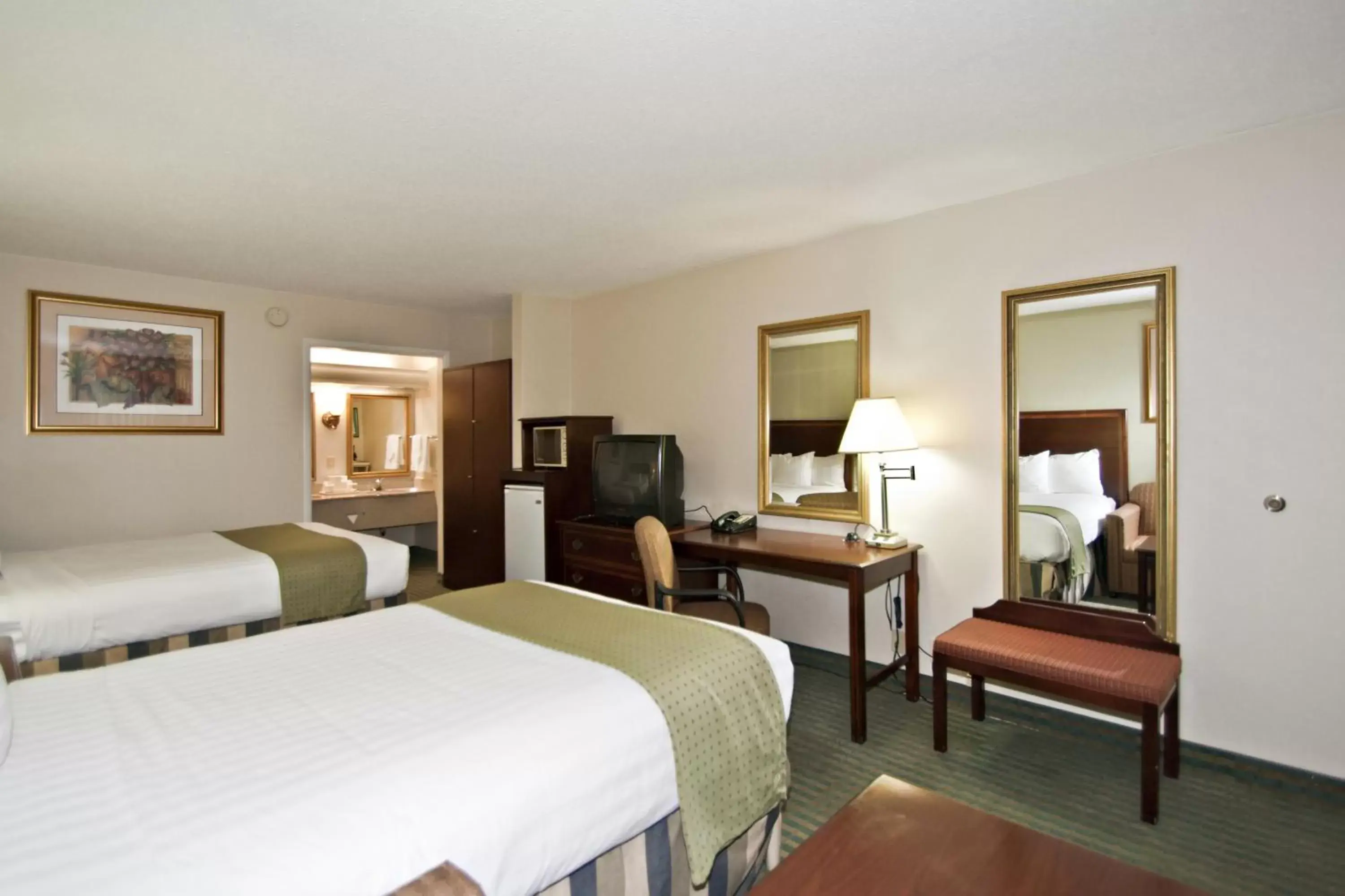 Double Room with Two Double Beds - Non-Smoking in Clarion Inn Fredericksburg