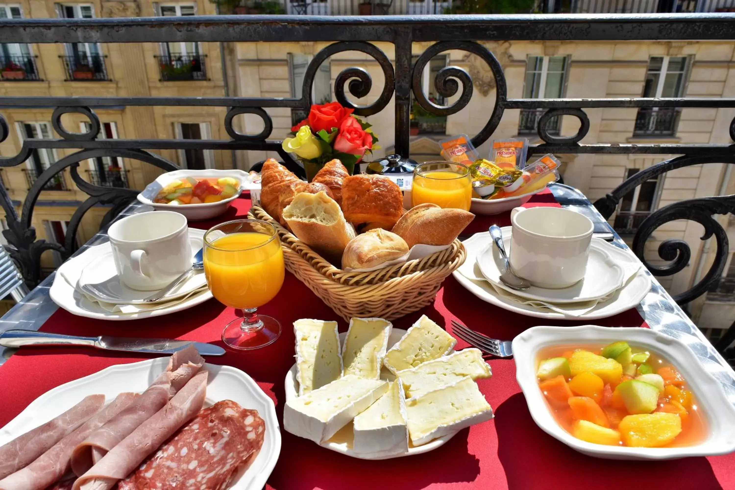 Day, Breakfast in Hotel 29 Lepic