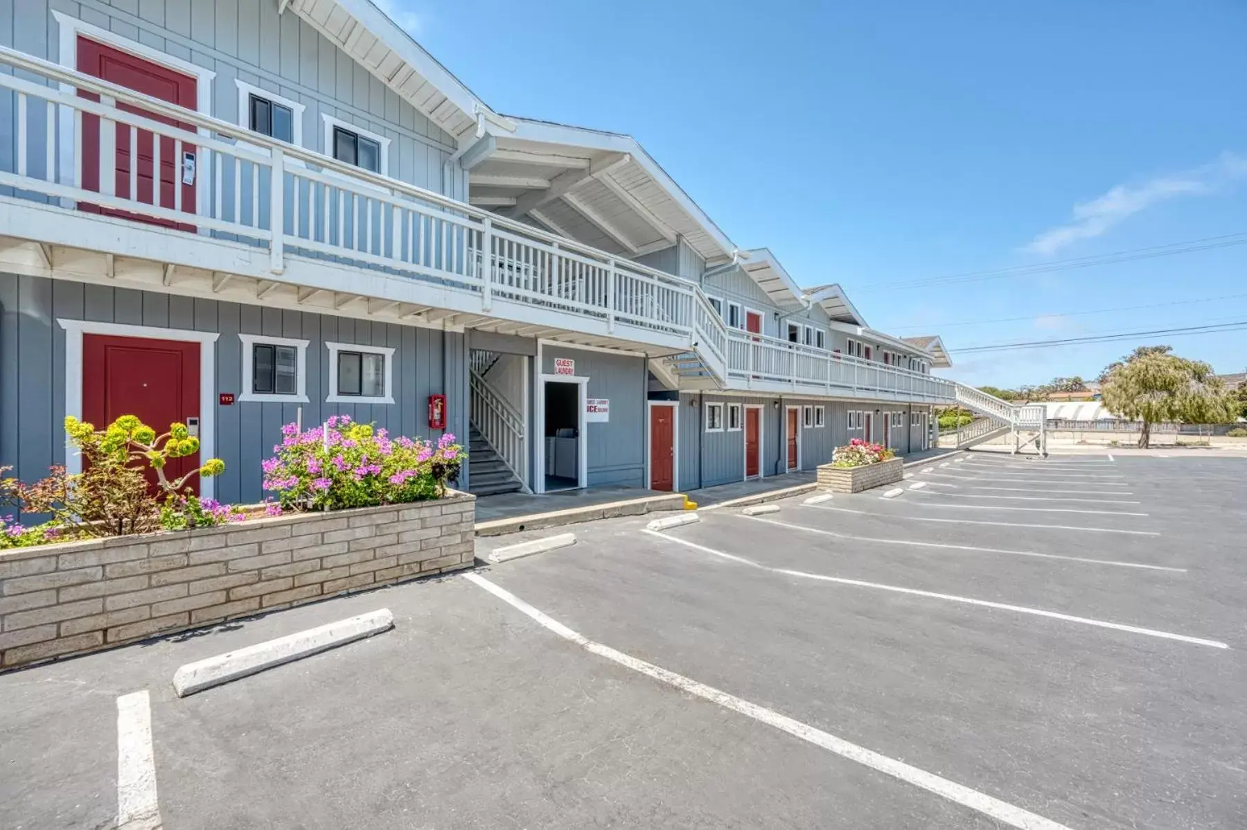 Property Building in Harbor House Inn