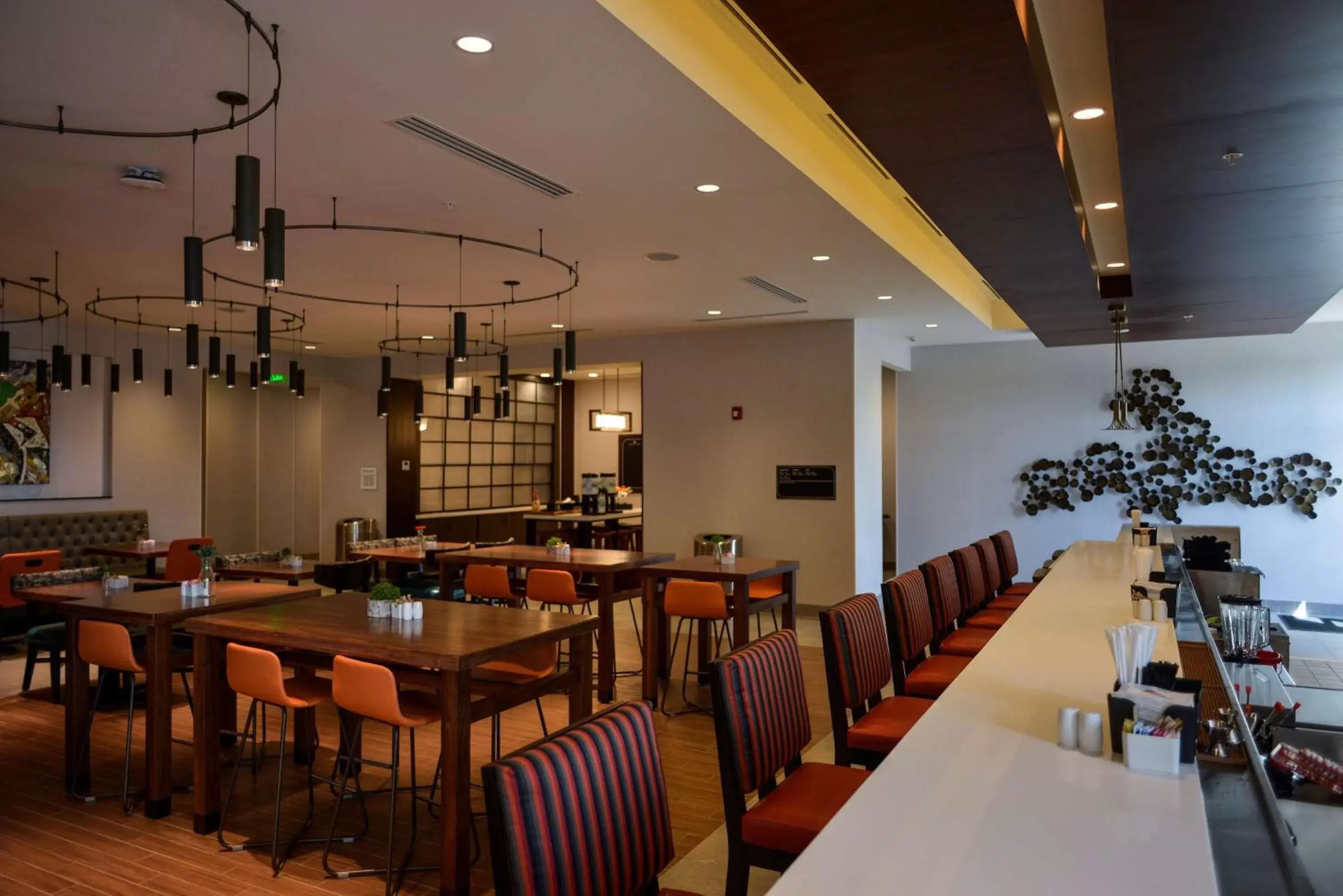 Lounge or bar, Restaurant/Places to Eat in Hilton Garden Inn Louisville Mall Of St. Matthews