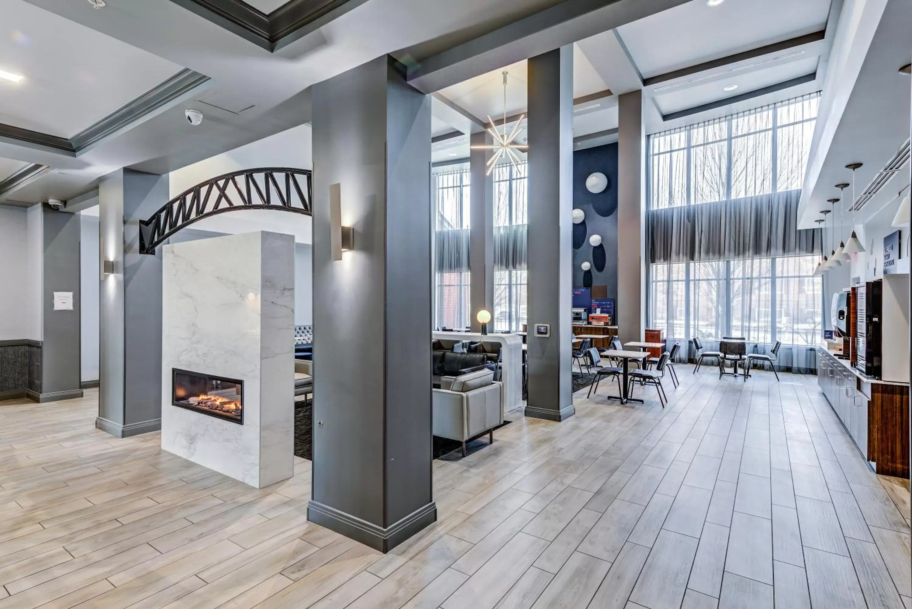 Property building in Holiday Inn Express Hotel & Suites Ohio State University- OSU Medical Center by IHG Property building in Holiday Inn Express Hotel & Suites Ohio State University- OSU Medical Center by IHG