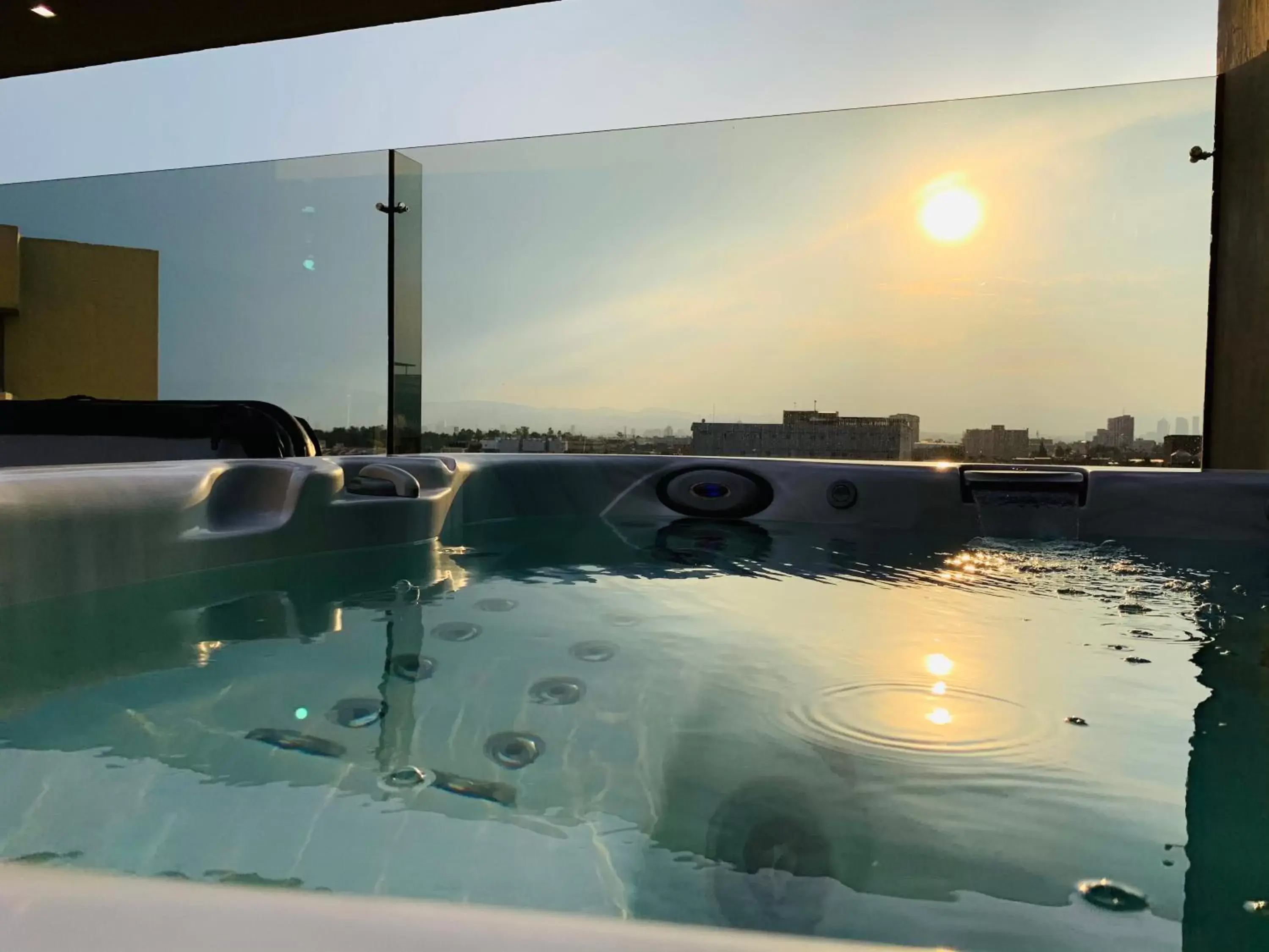 Solarium, Swimming Pool in Holiday Inn Express Mexico Aeropuerto, an IHG Hotel