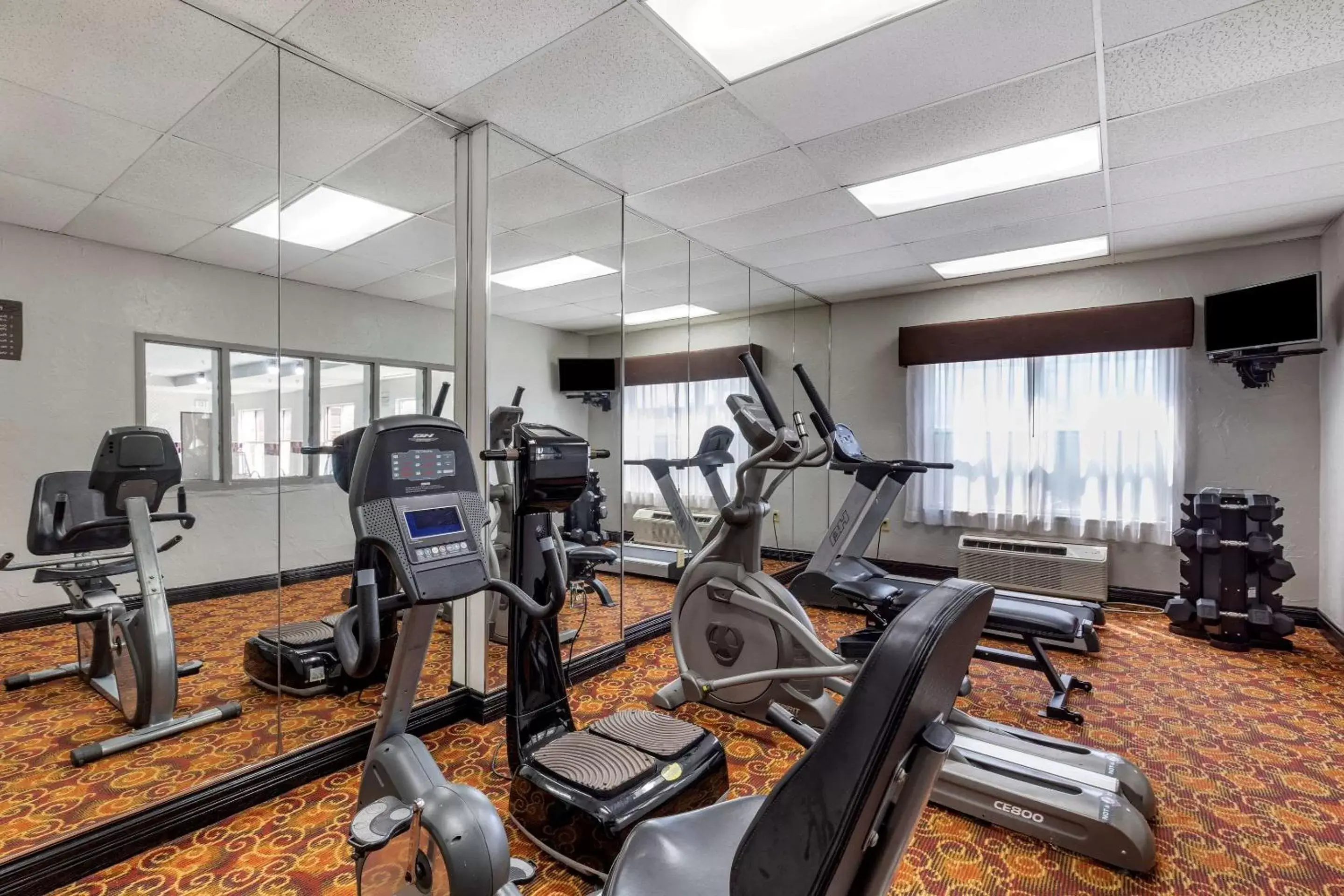 Fitness centre/facilities, Fitness Center/Facilities in Quality Inn & Suites I-35 E/Walnut Hill