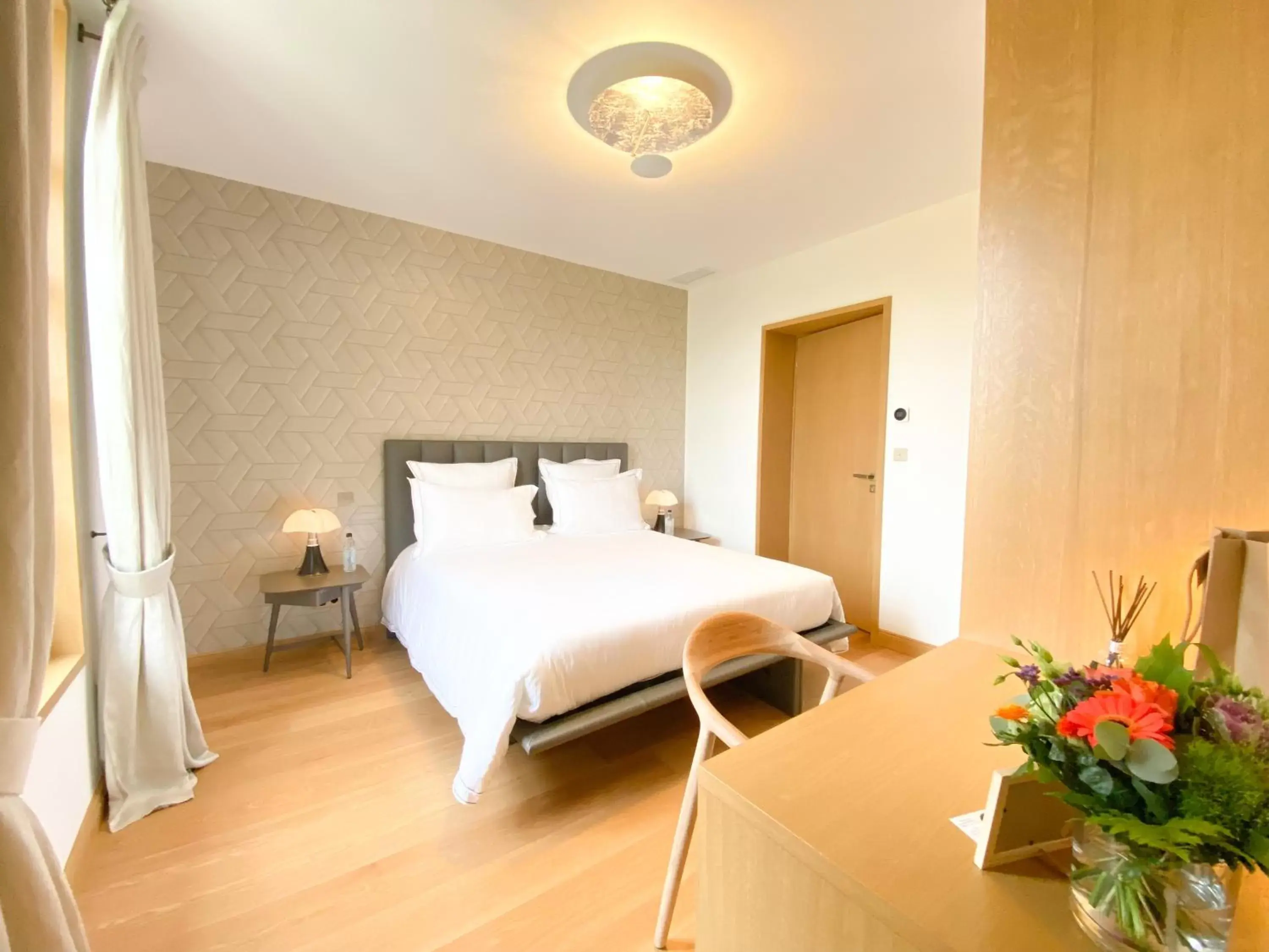 Photo of the whole room, Bed in Petit Monlot - Saint-Emilion