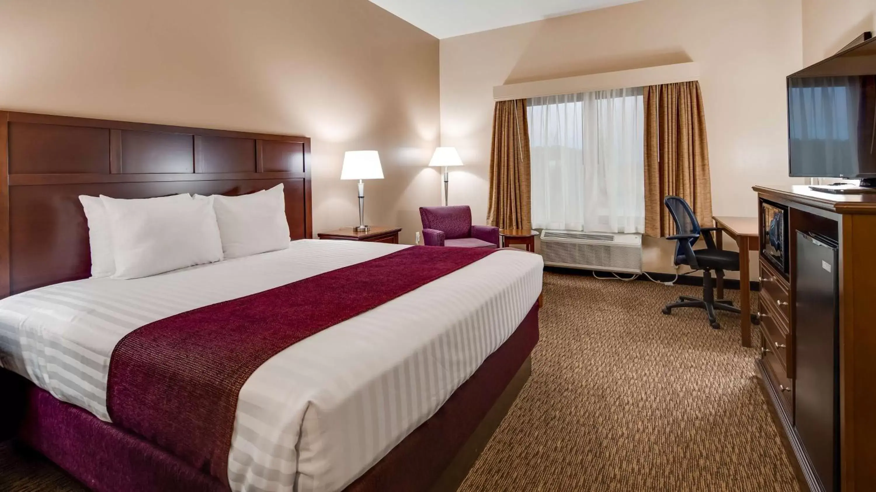 Photo of the whole room, Bed in Best Western Plus Grapevine Inn