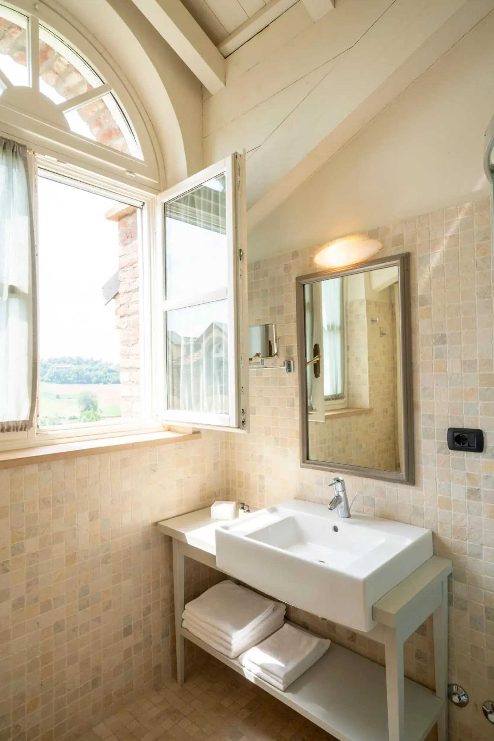 Bathroom in Spinerola Hotel in Cascina & Restaurant Uvaspina