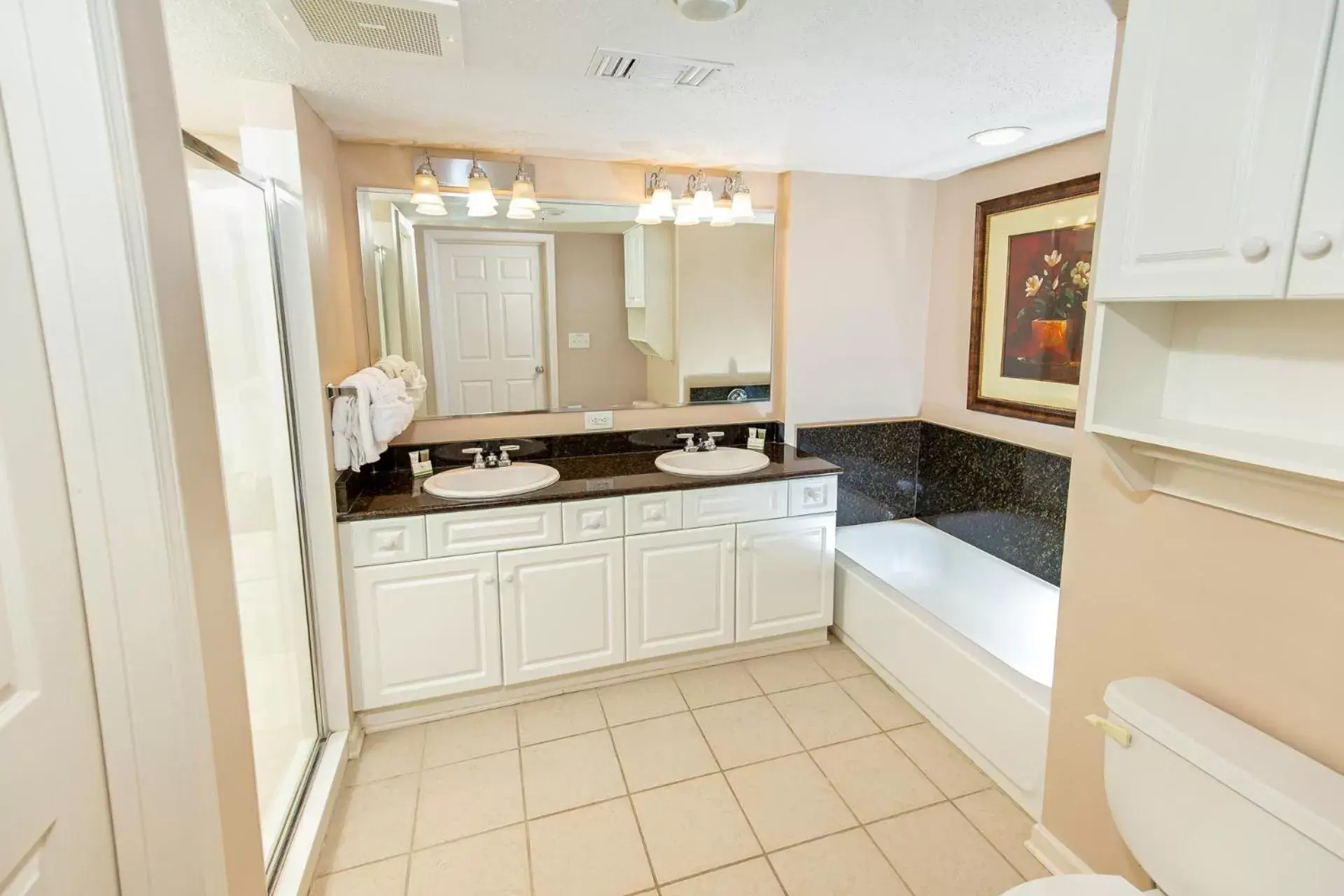 Bathroom, Kitchen/Kitchenette in Barefoot Resort Golf & Yacht Club Villas