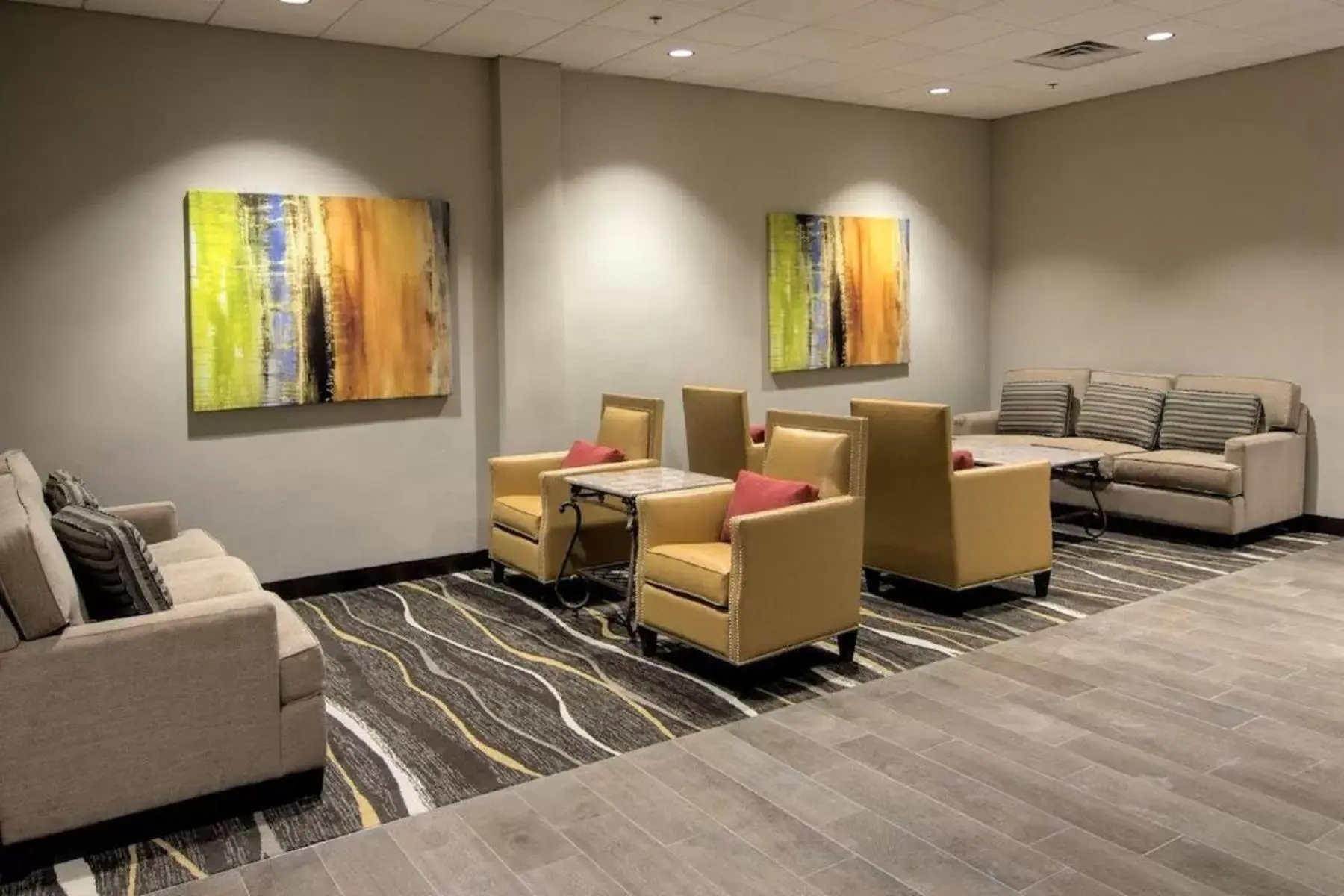 Seating Area in Rochester Hotel & Suites - Mayo Clinic Area