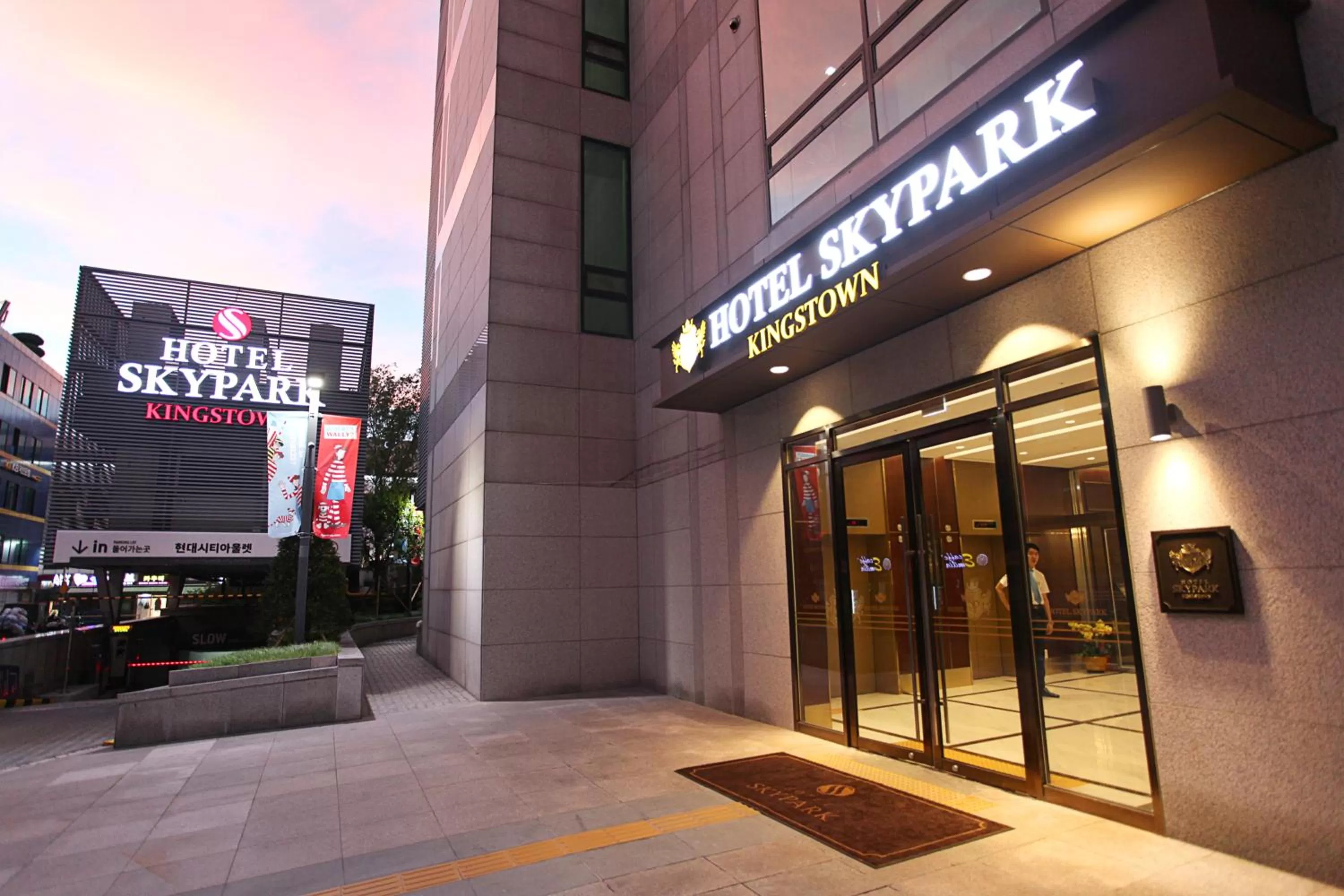 Facade/entrance in Hotel Skypark Kingstown Dongdaemun