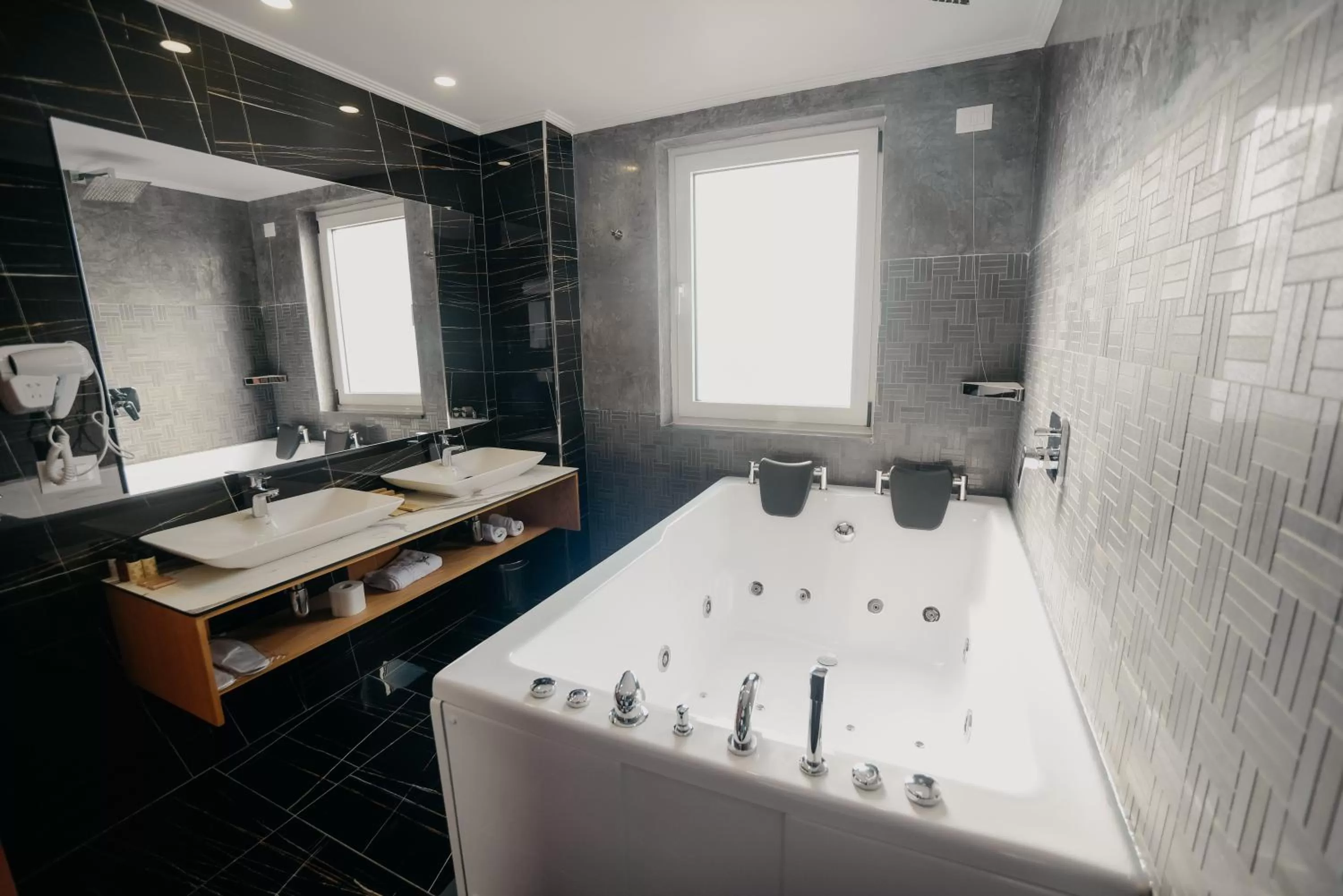 Hot Tub in Martiness Hotel Durres