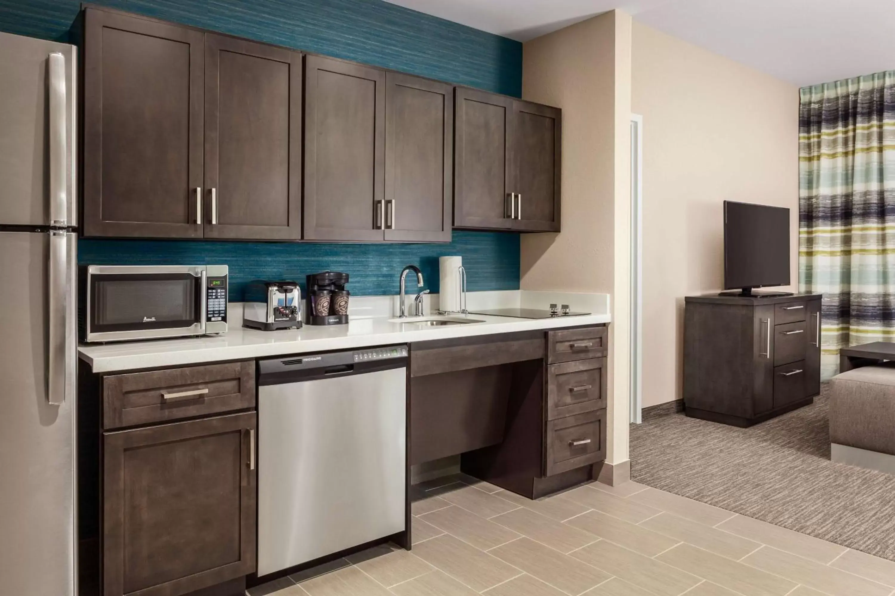 Bedroom, Kitchen/Kitchenette in Homewood Suites By Hilton Charlotte Southpark