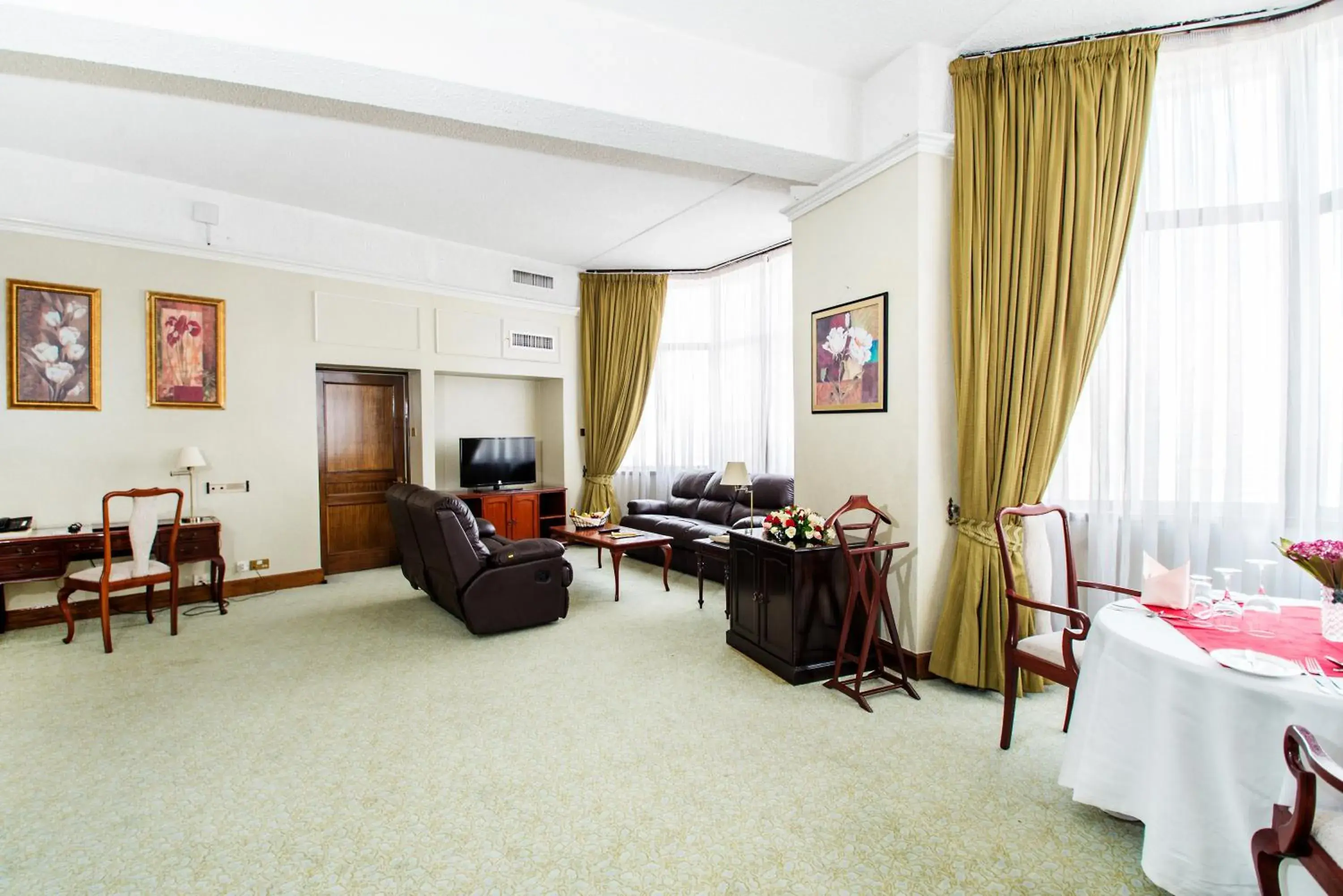 Living room, Seating Area in Nairobi Safari Club