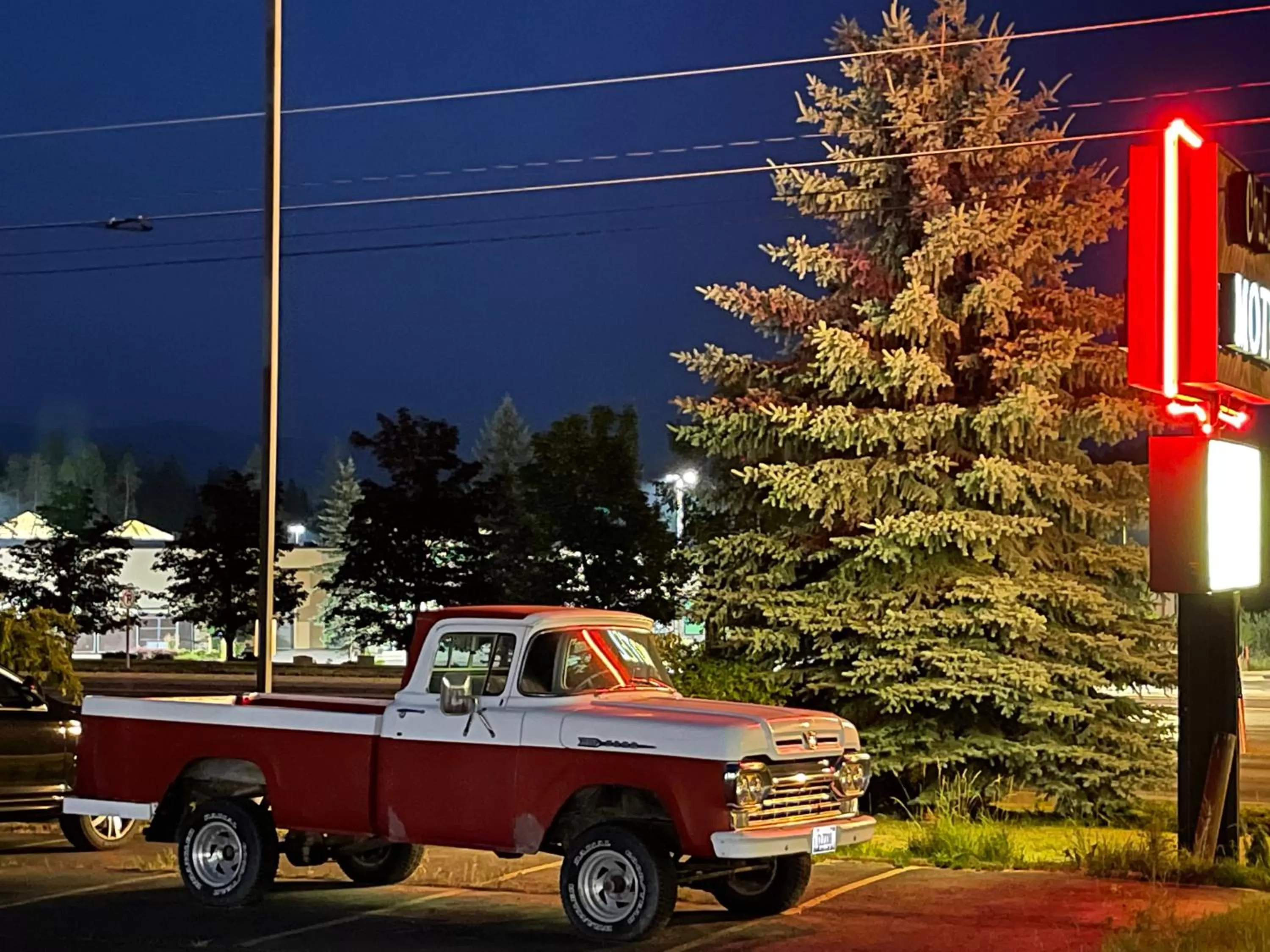 Parking in Chalet Inn