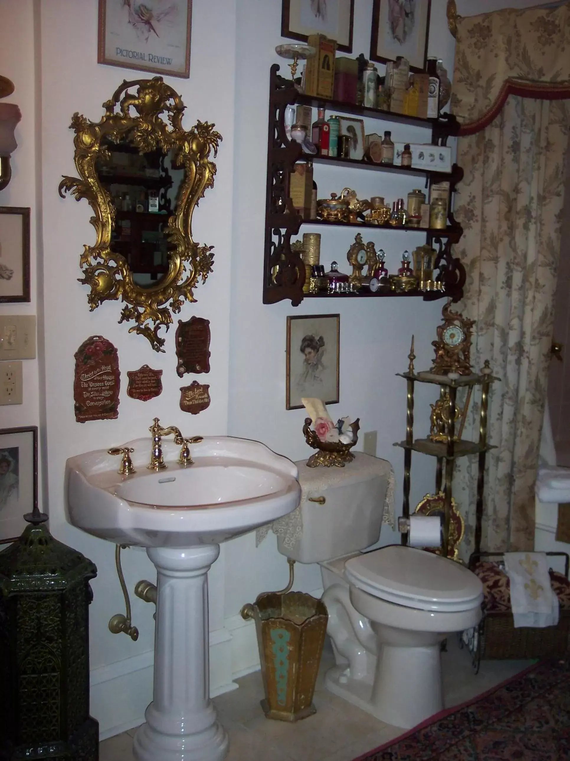 Bathroom in Shadowlawn Bed and Breakfast