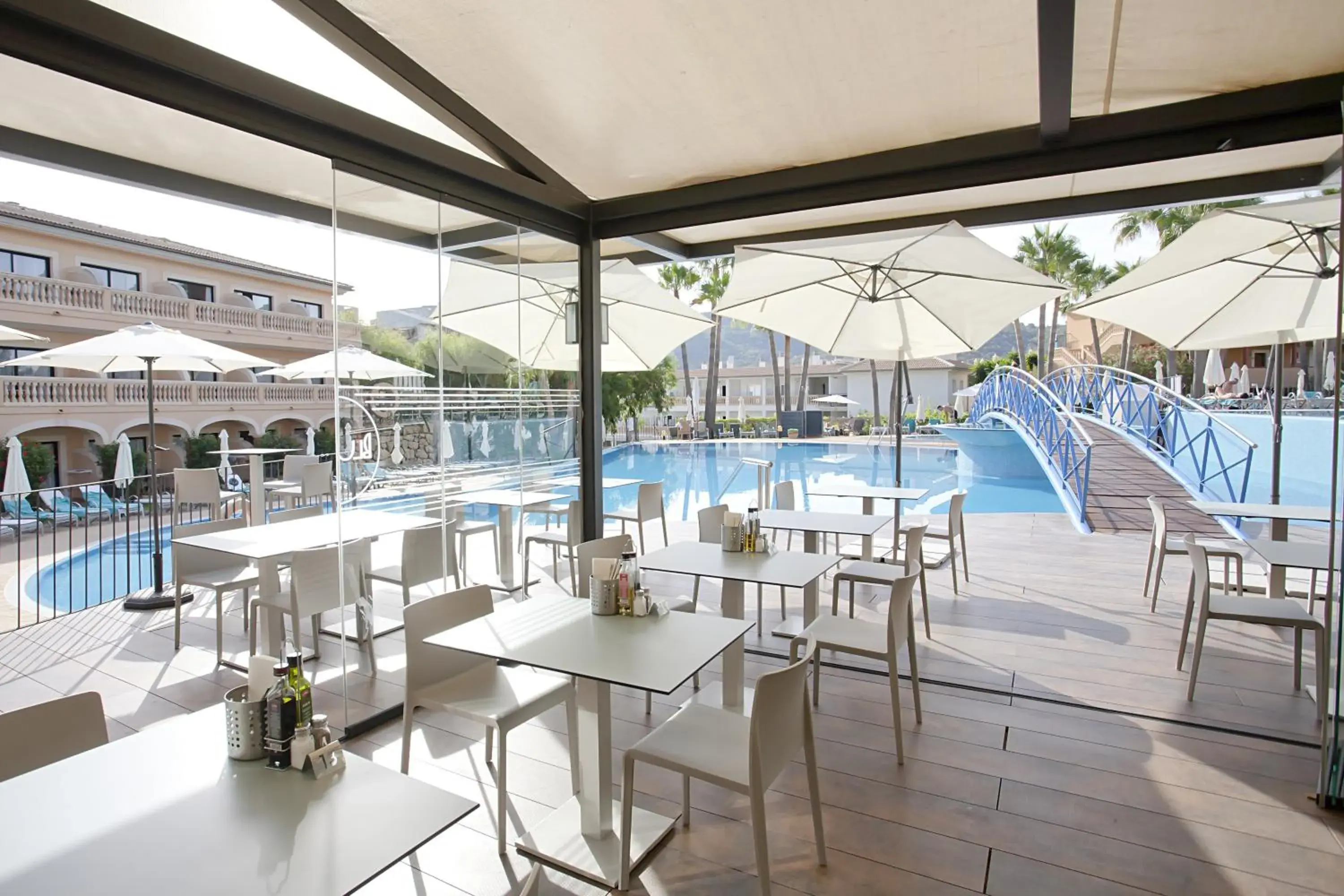 Swimming pool in Mon Port Hotel & Spa