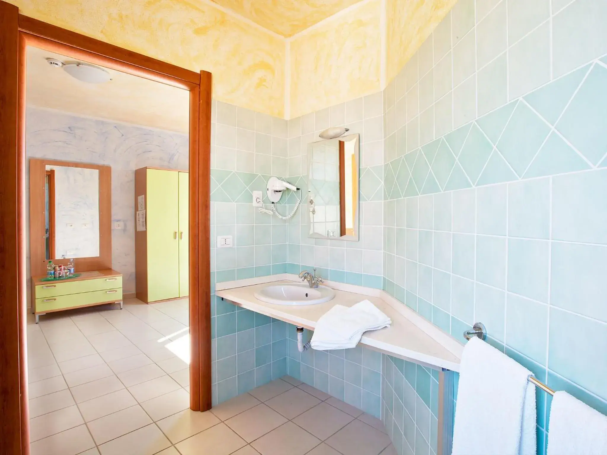 Shower, Bathroom in Hotel Ariadimari