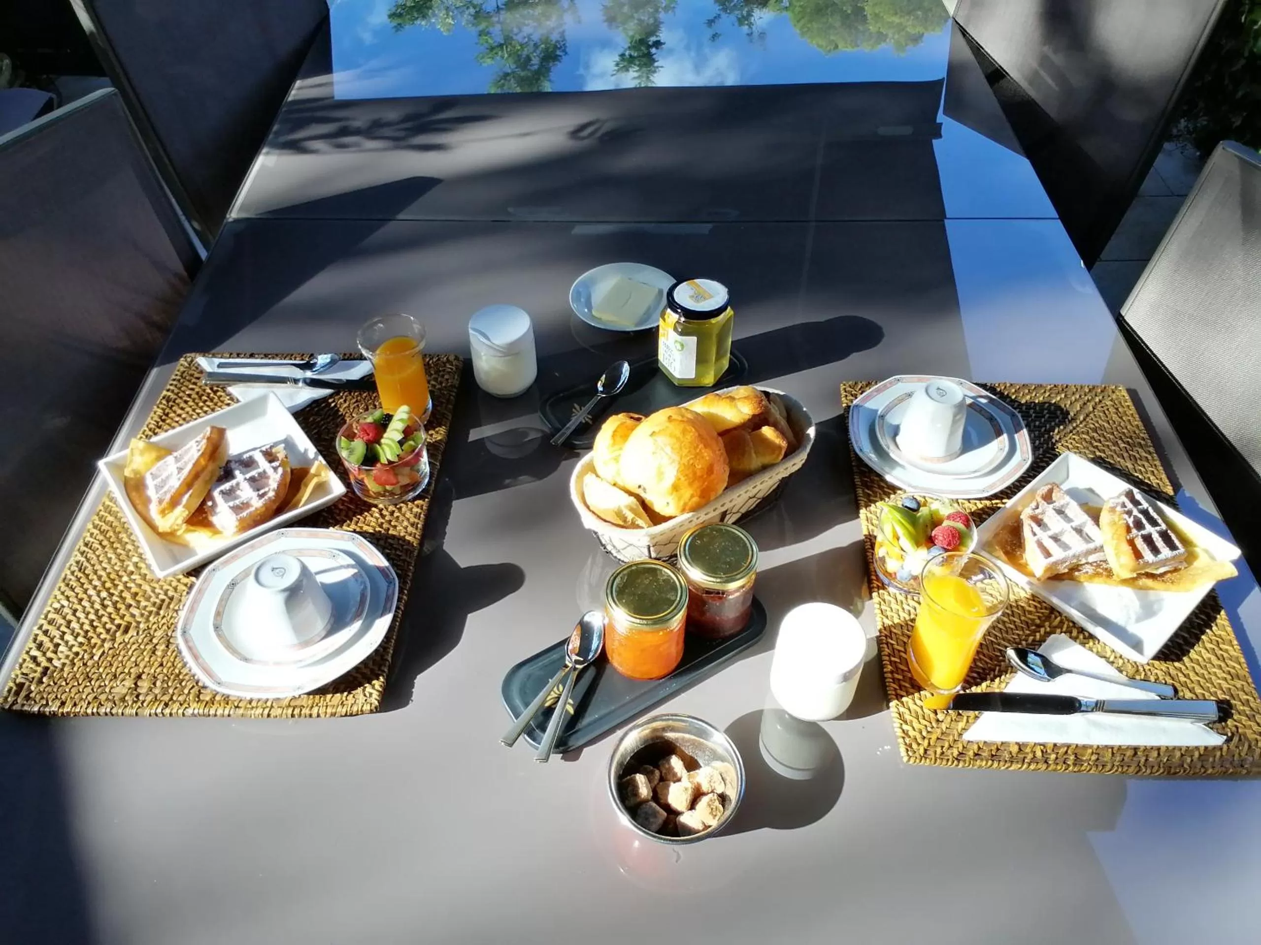 Breakfast in Villa Bayarde