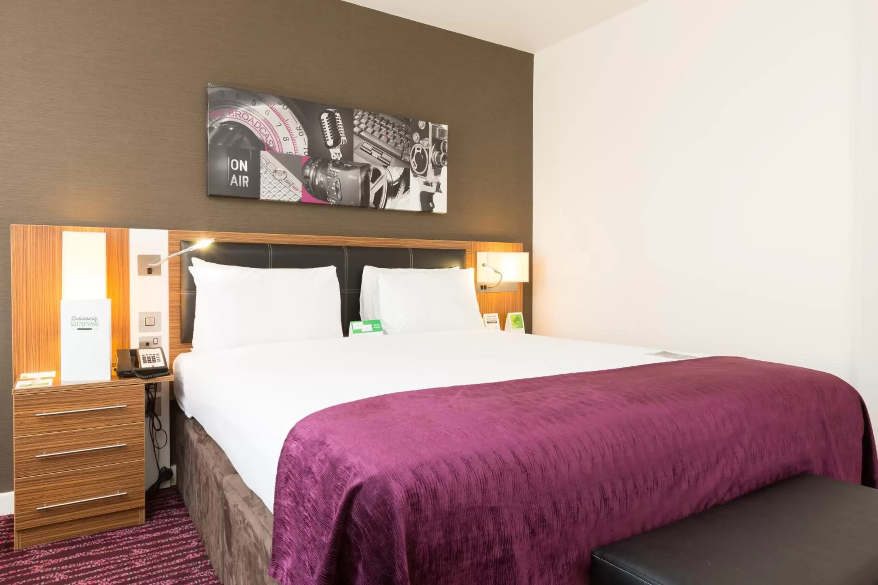 Bedroom, Bed in Holiday Inn Manchester-Mediacityuk, an IHG Hotel