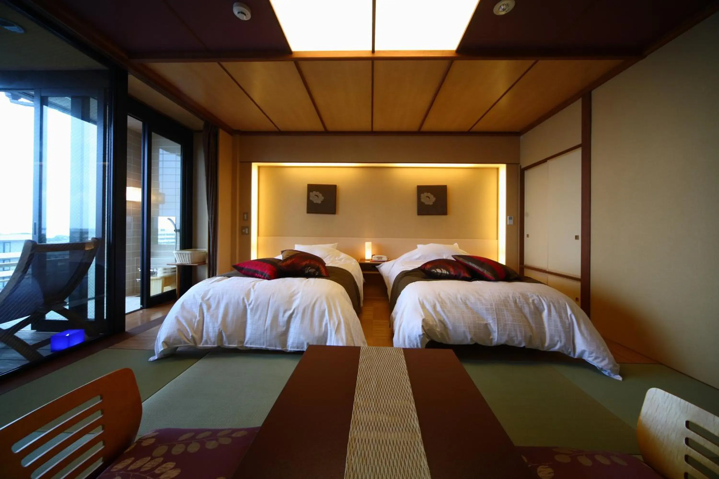 Bed in Biwako Ryokusuitei