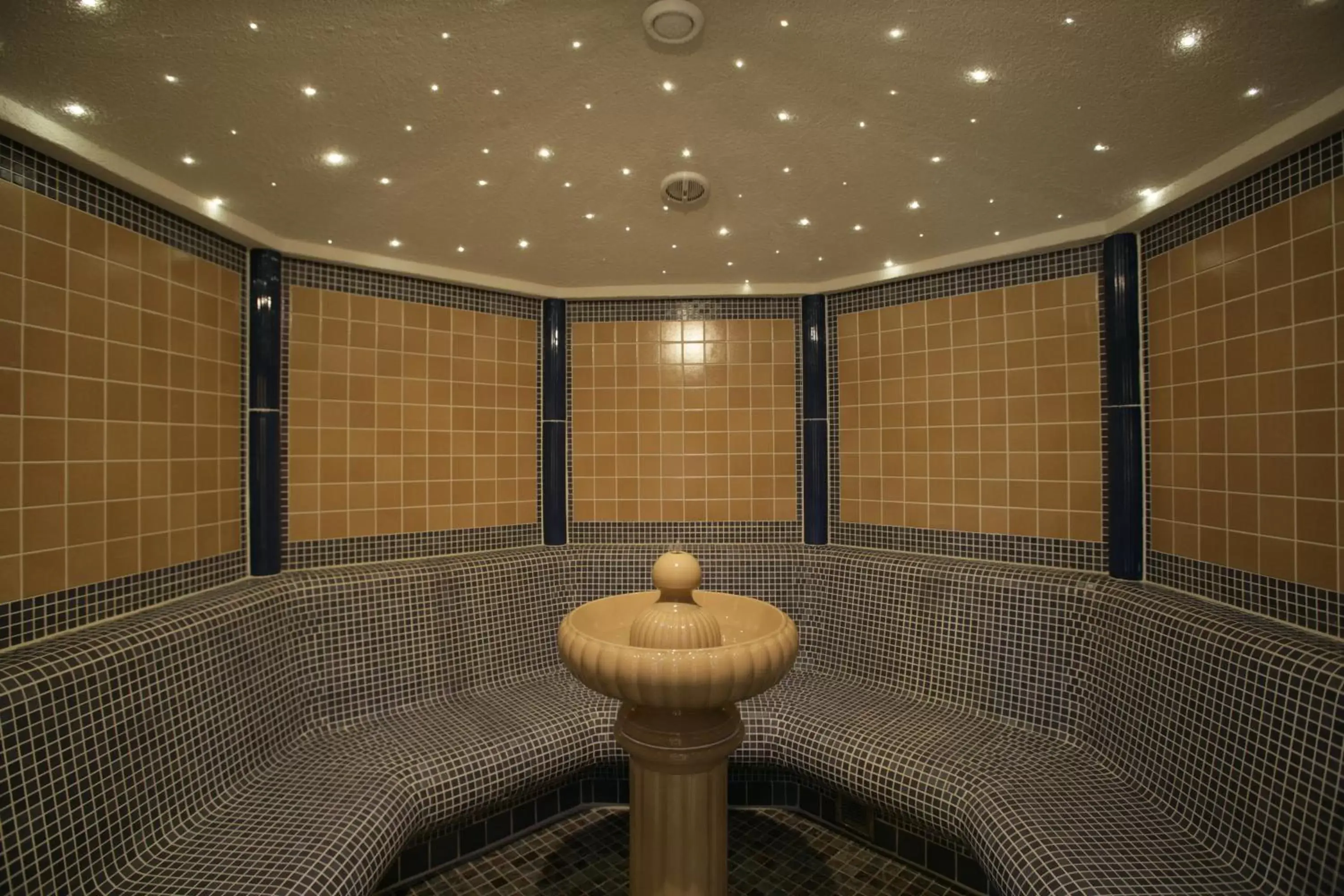 Steam room in Hotel San Marco Fitness Pool & Spa