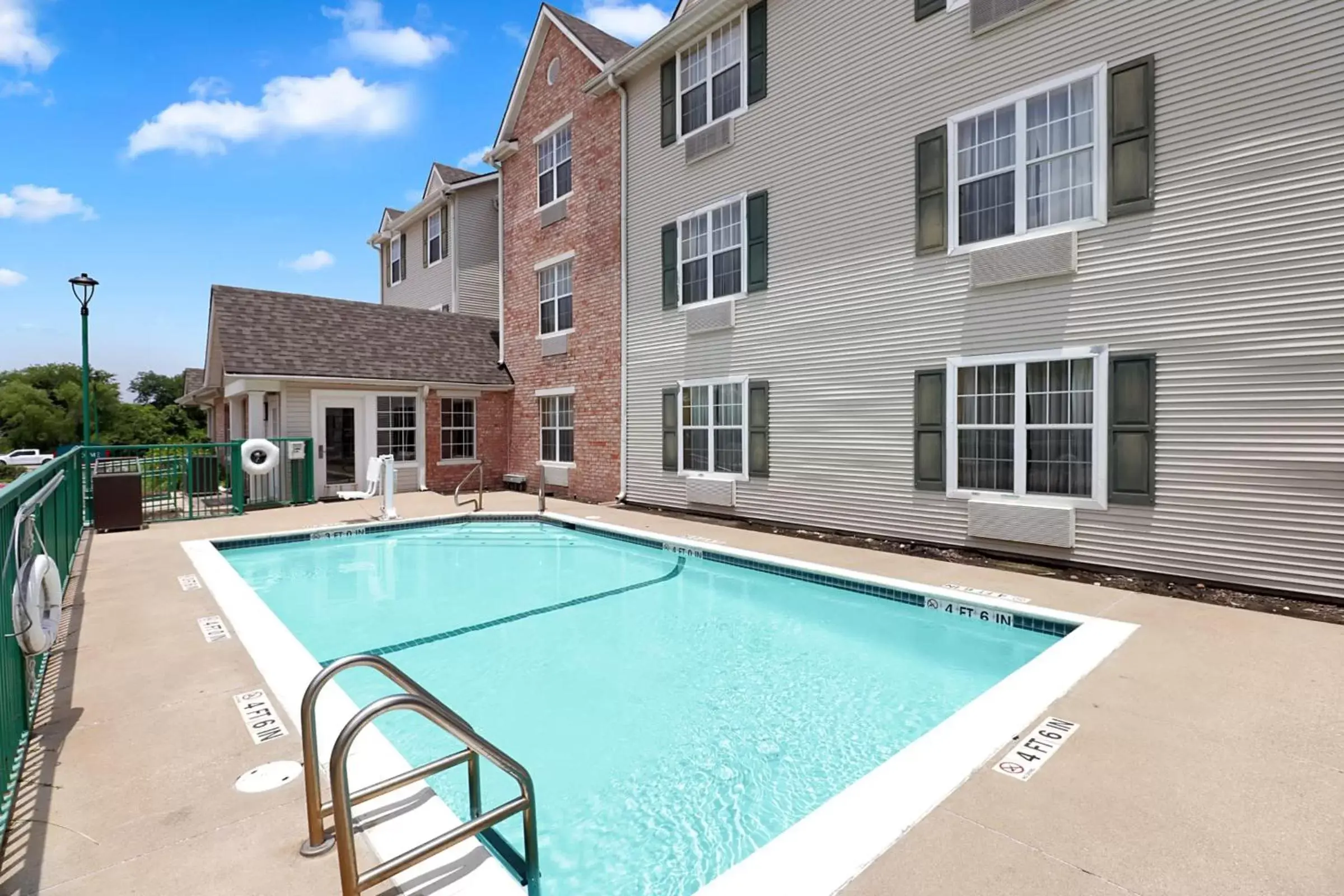 Pool view, Swimming Pool in TownePlace Suites by Marriott College Station