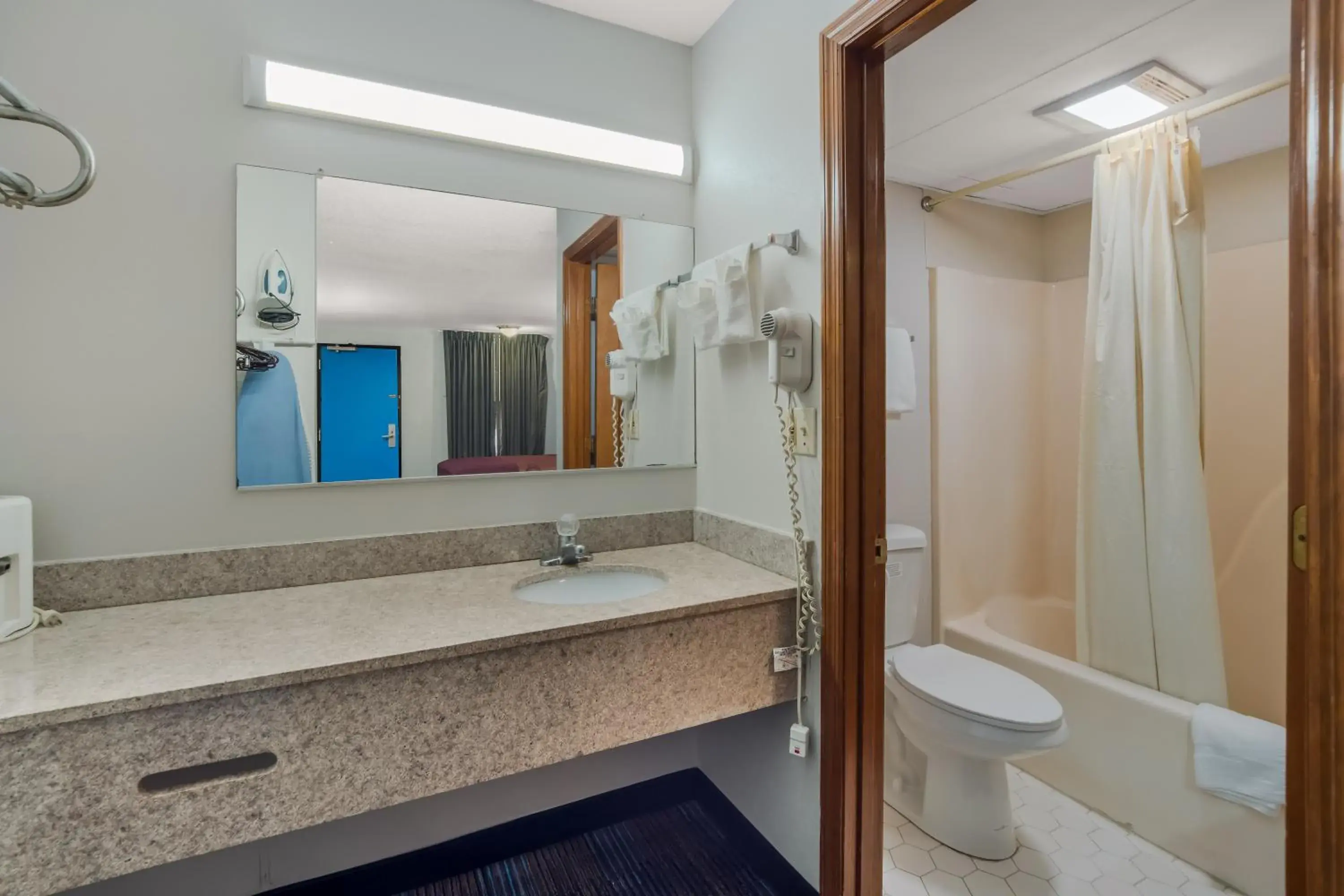 Shower, Bathroom in Rodeway Inn Augusta West