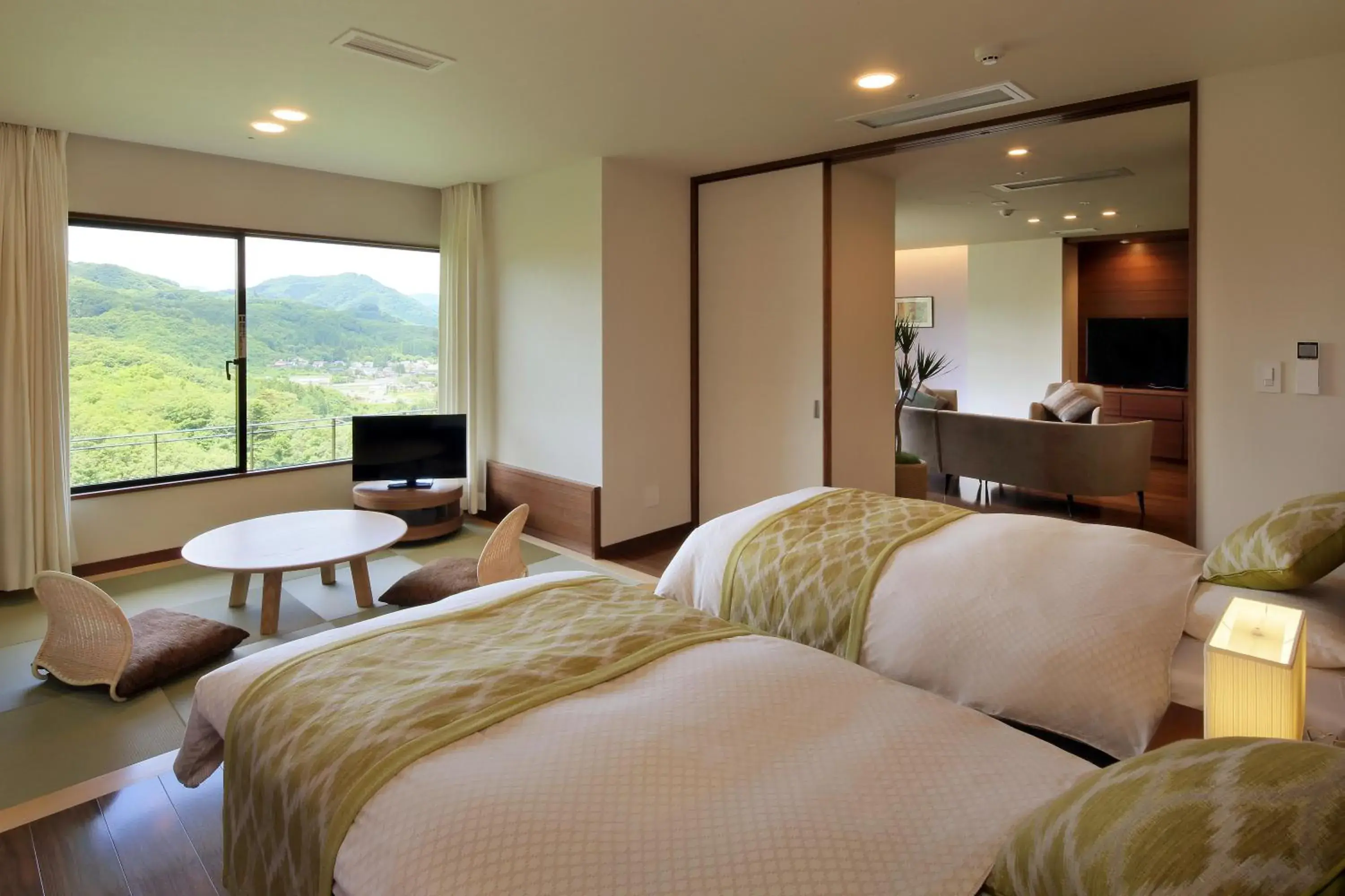 Photo of the whole room, Bed in Ryokusuitei