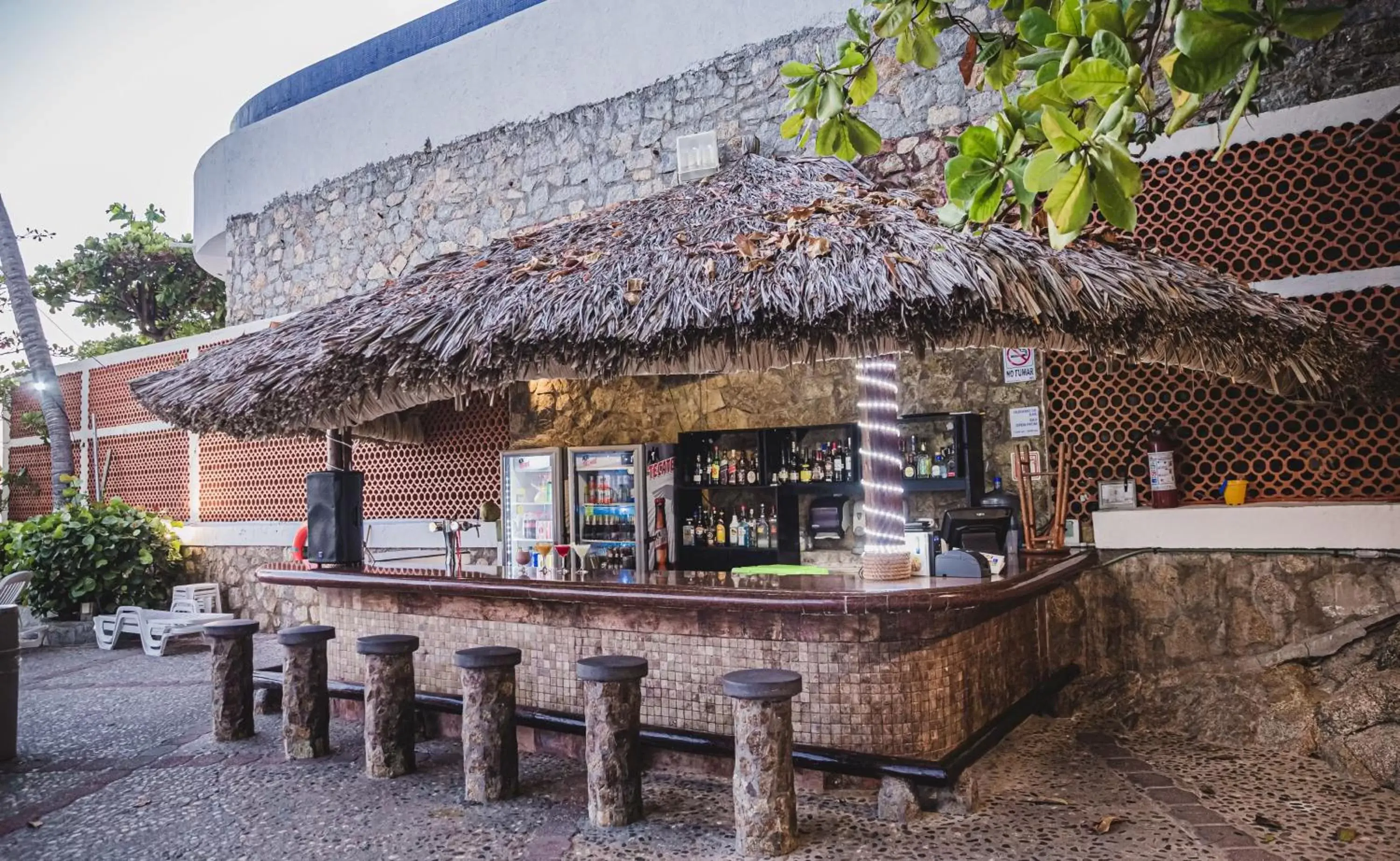 Lounge or bar in Holiday Inn Resort Acapulco, an IHG Hotel