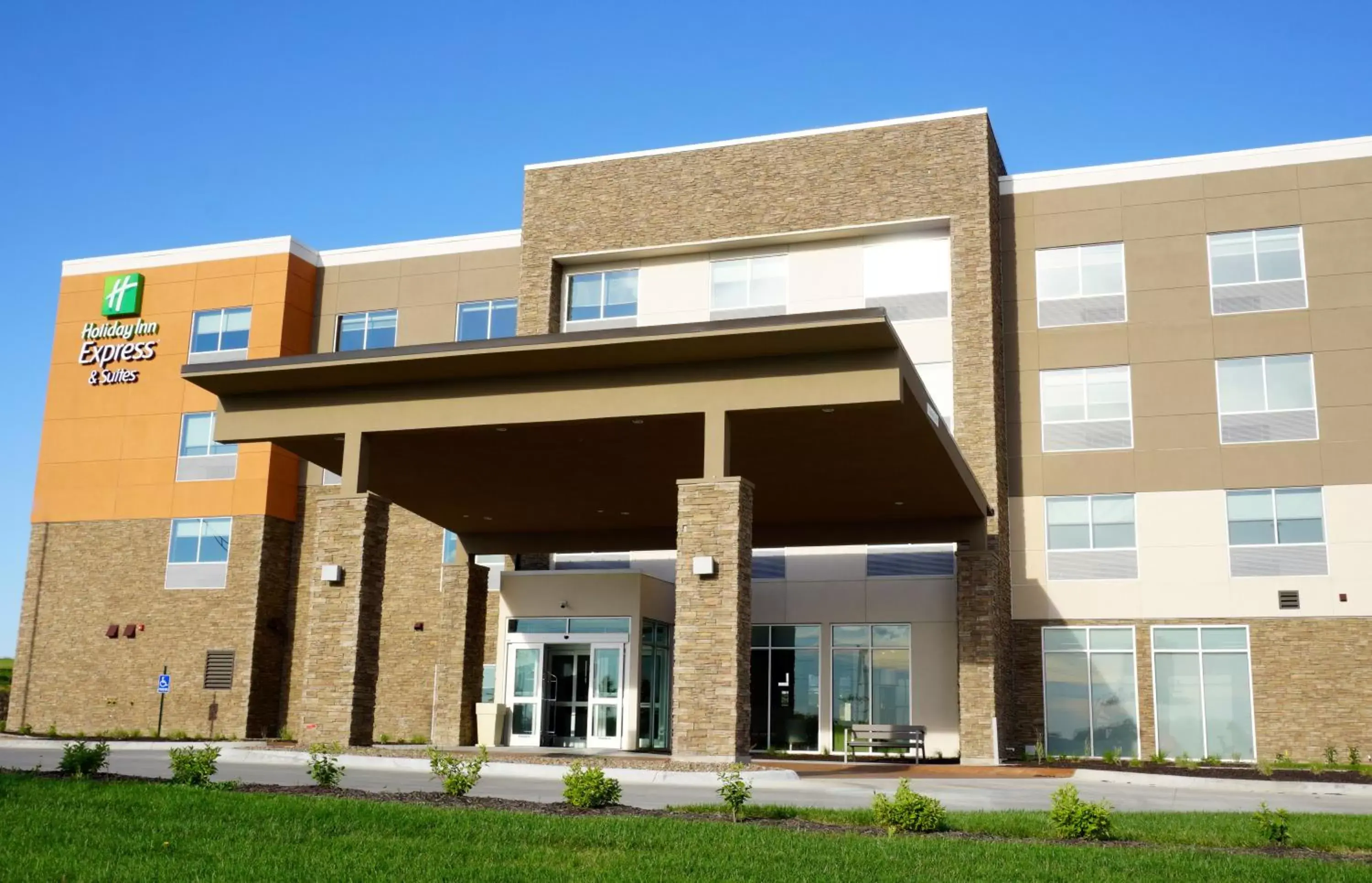 Property Building in Holiday Inn Express & Suites Omaha - Millard Area, an IHG Hotel